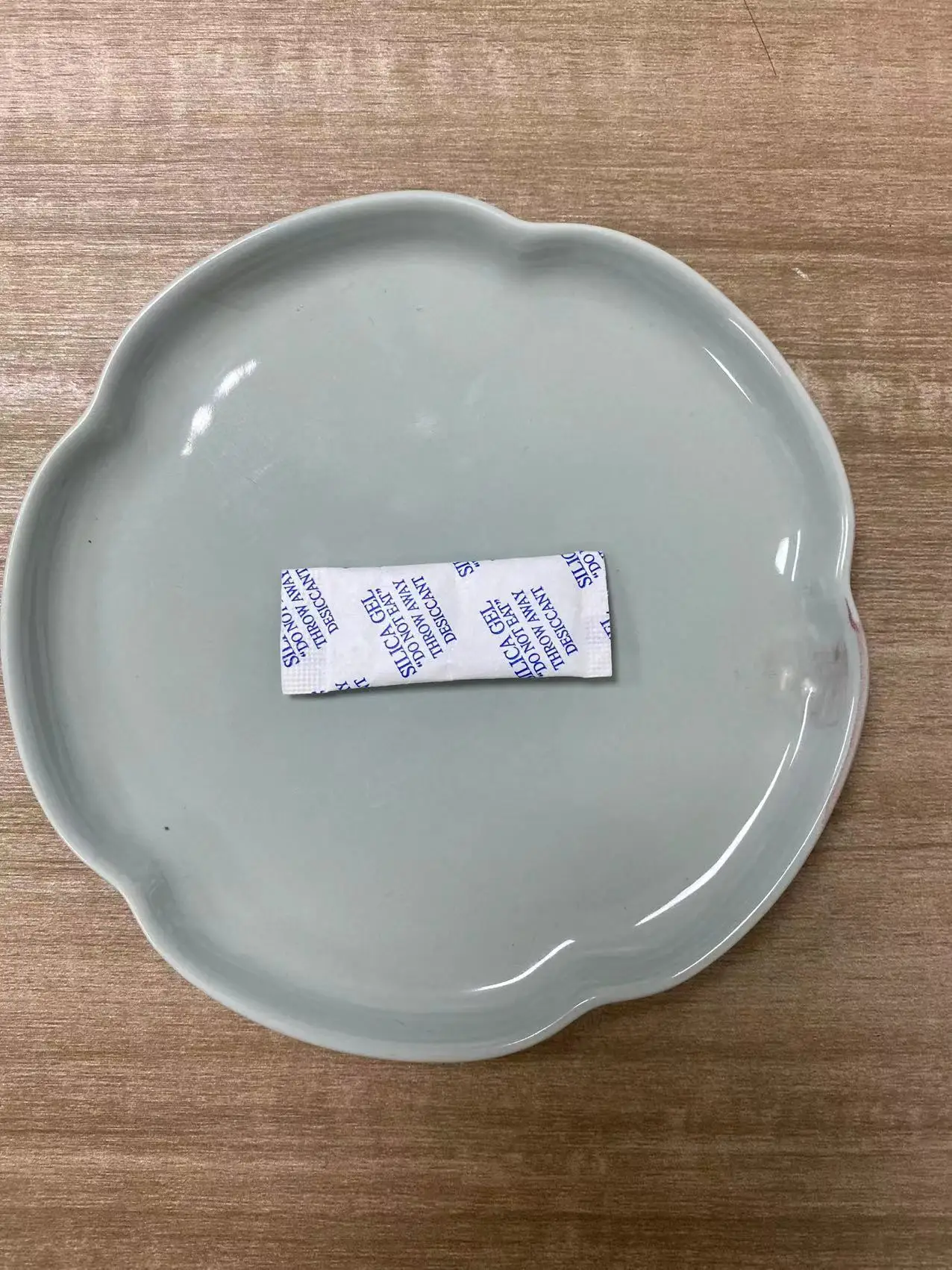 Small package silica gel(2-4mm 5%moisture) desiccant -------2gm with all kinds packing ou your requests