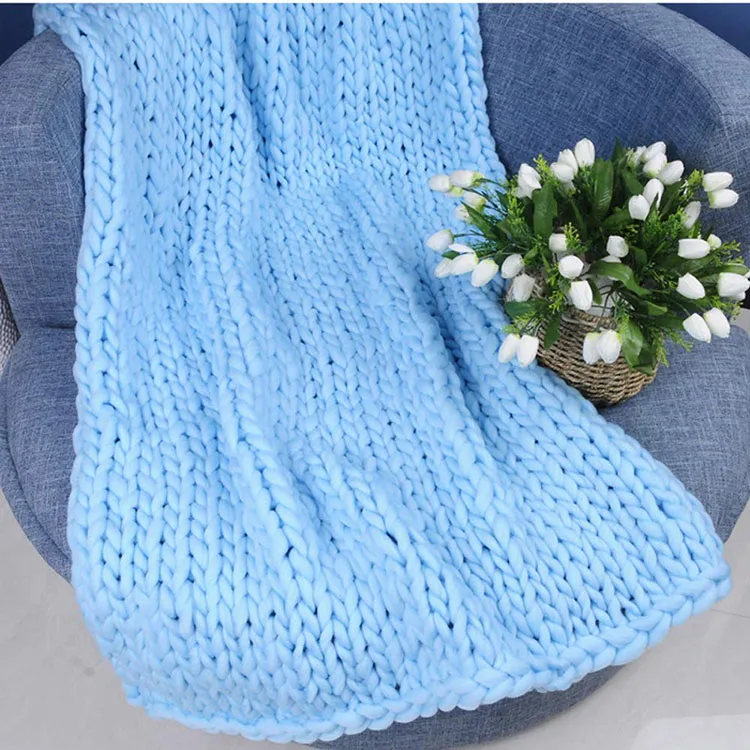 Hot Sale Very Fluffy Soft Warm Hypoallergenic Super Chunky Roving Big Yarn for Hand Knitting Sweaters Crochet