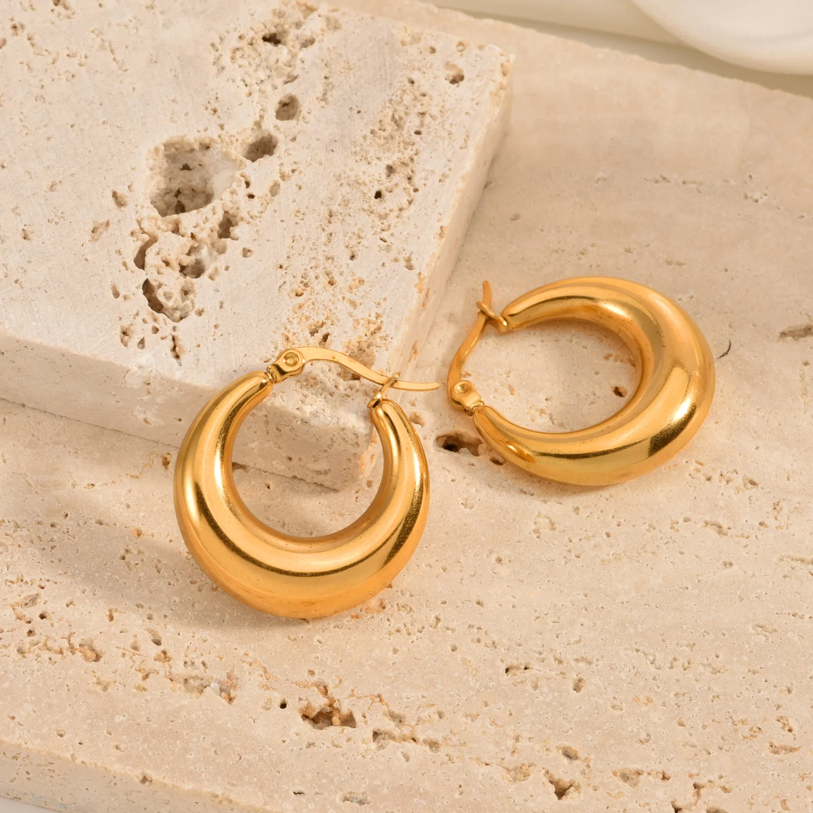 Wholesale Trendy Stainless Steel Big Thick Hollow Earring Gold Plated Minimalist Half Moon Hoop Earring For Women Jewelry