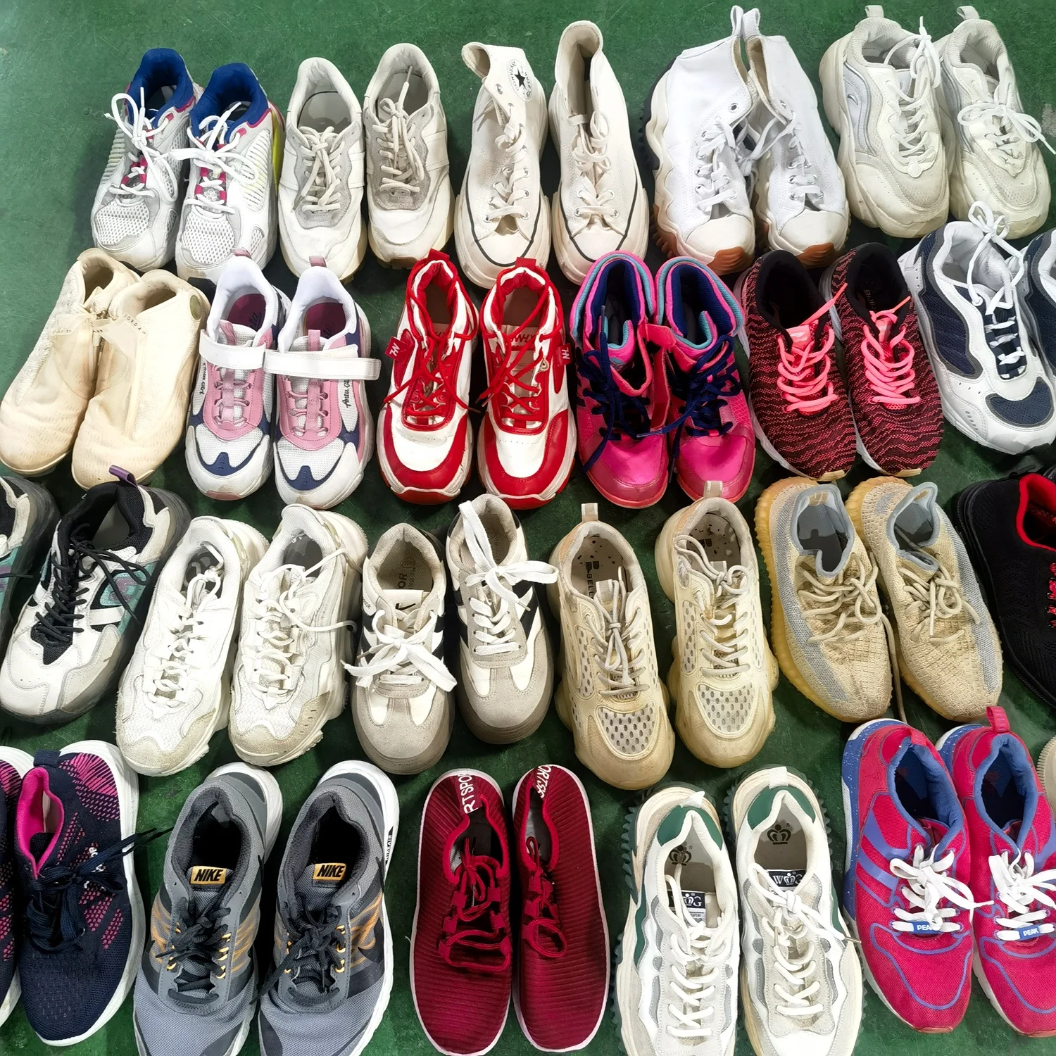 Clearance Price Inventory Branded Used Sports Shoes Cheap Second Hand Microfiber Upper Shoes in Bales in Stock