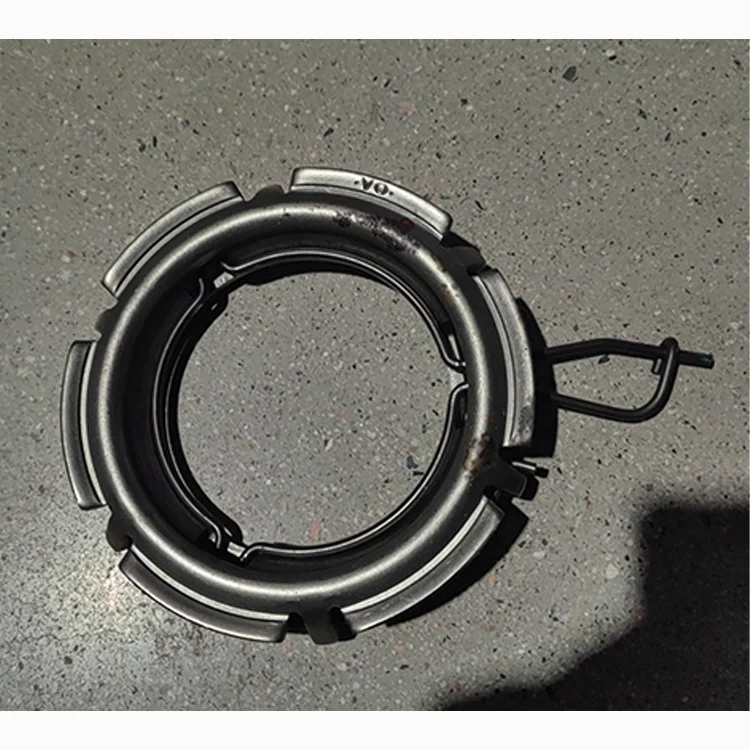 Competitive Price Good Quality Clutch Release Bearing Seat Clip 81303006002 0002520646  Use For Volvo  Truck Clutch Parts