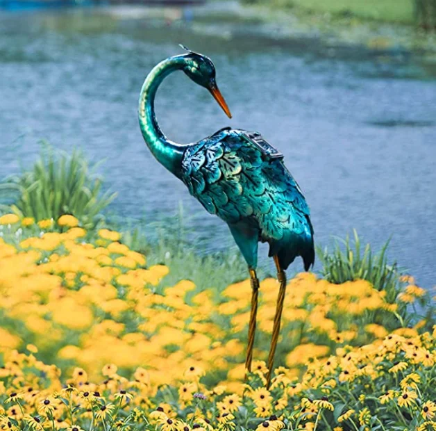 Metal Crane Garden Statue Blue Heron Decoy Metal Birds Yard Art with Solar Lights for Outdoor