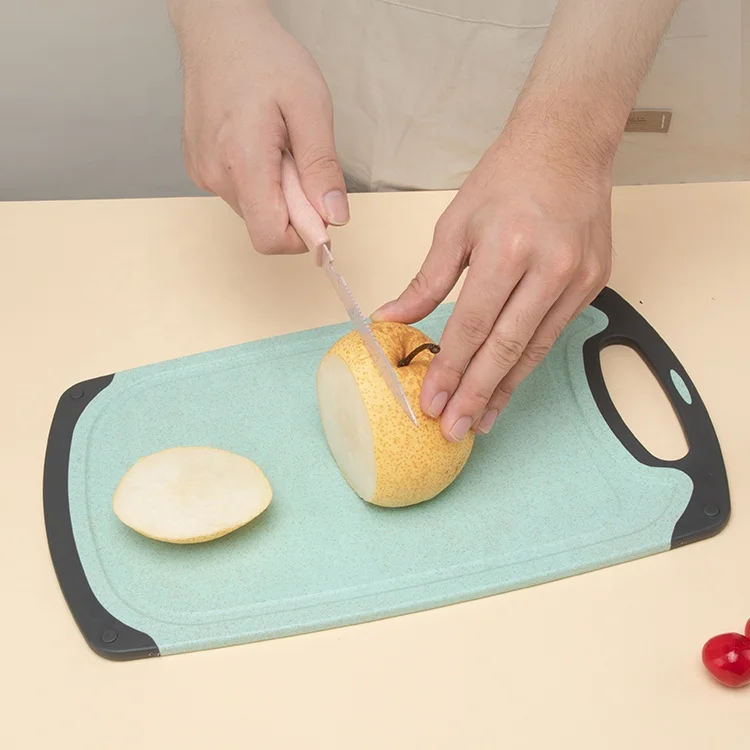 Eco Friendly Kitchen Cutting Boards Plastic 4Pcs Chopping Board Set With Non Slip Feet And Drip Juice Groove Easy Grip Hand