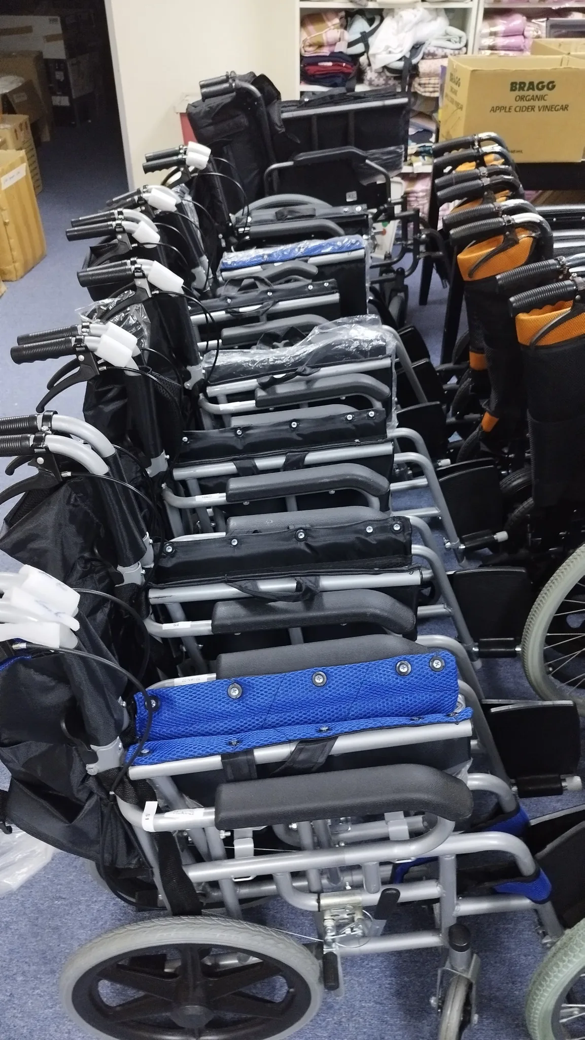 Hot Sale Manufacture Good Quality Manual Wheelchair Portable Folding Lightweight Wheelchair Hand Push Active Wheelchair