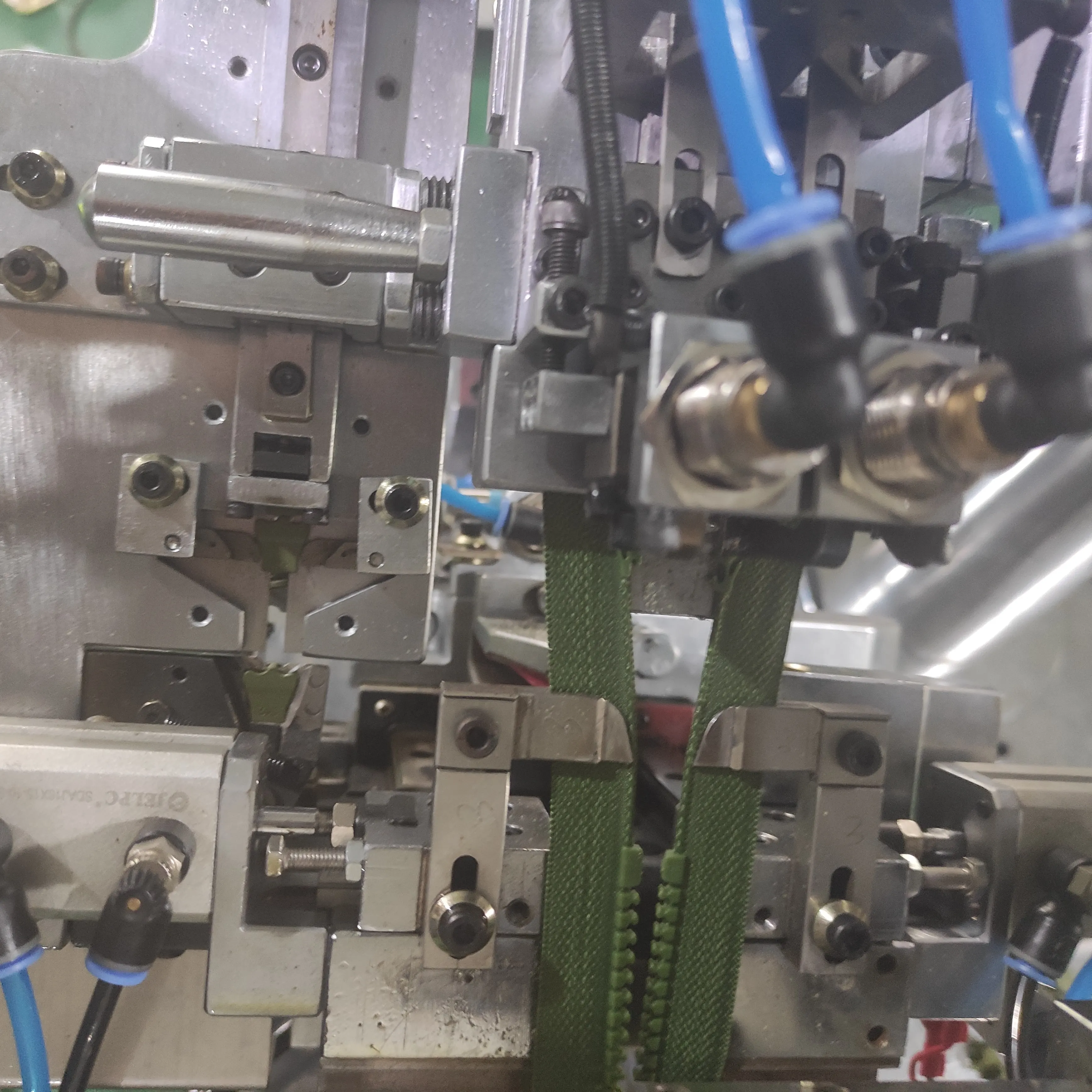  open zipper fancy slider mounting machine(long chain combine