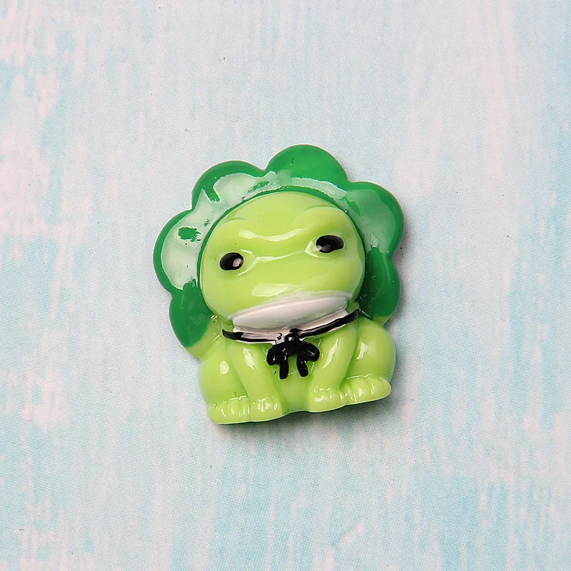 Free Shipping Charm Cabochons Resin Crafts Lucky Green Clover Frog Pendant Jewelry Accessory Decorated Resin Crafts Ornament