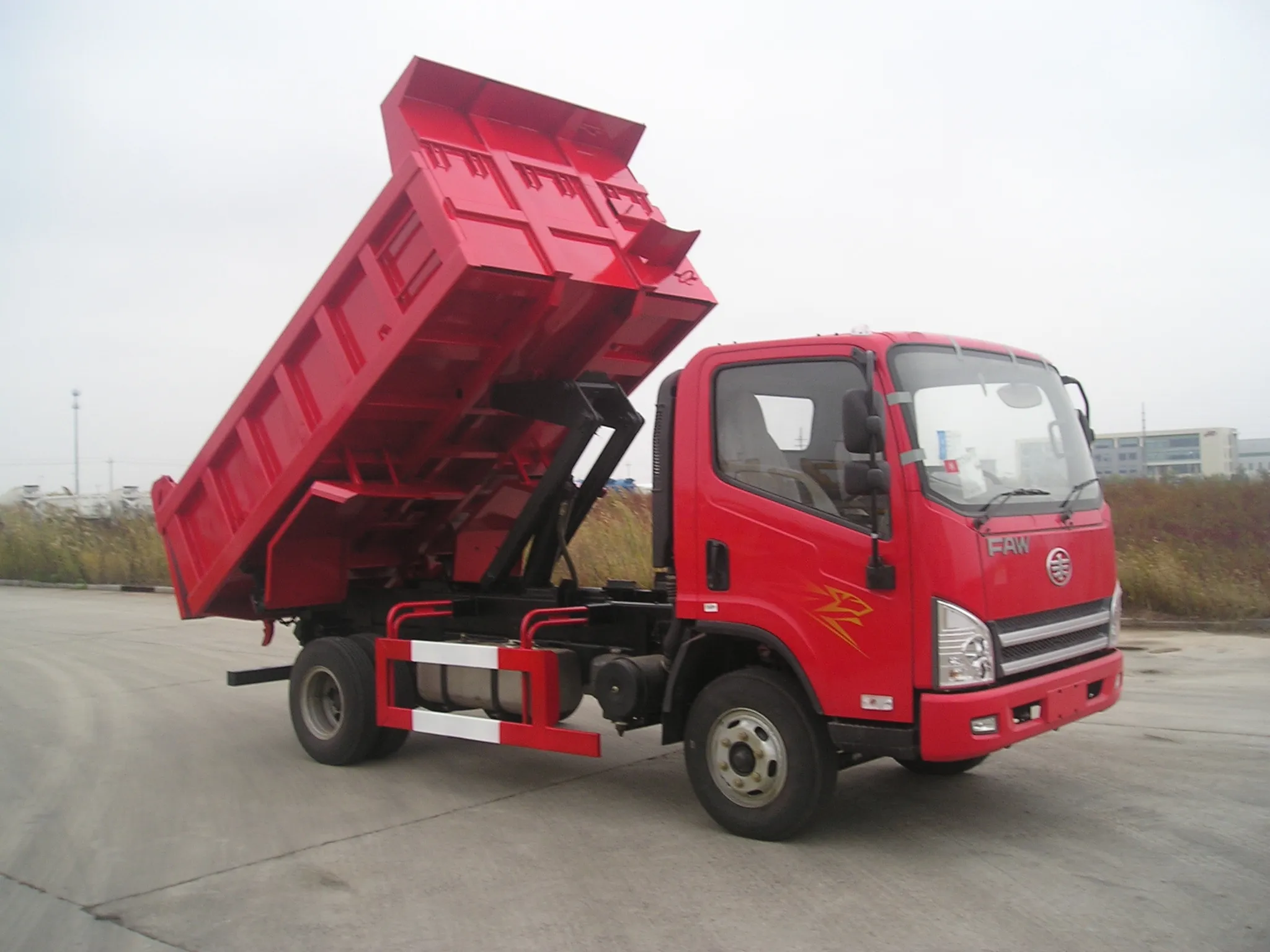 FAW Tiger V 4x2 Mini Dump Truck 5 Ton Light 6x4 Drive Wheel New Diesel Fast Gear Box Cargo Van for Efficient Transportation