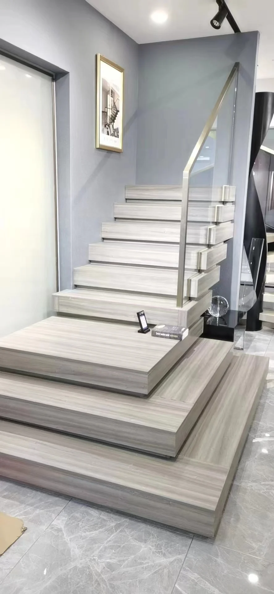 Hot promotion of new explosive products Solid wood tread Lacquerless stair tread