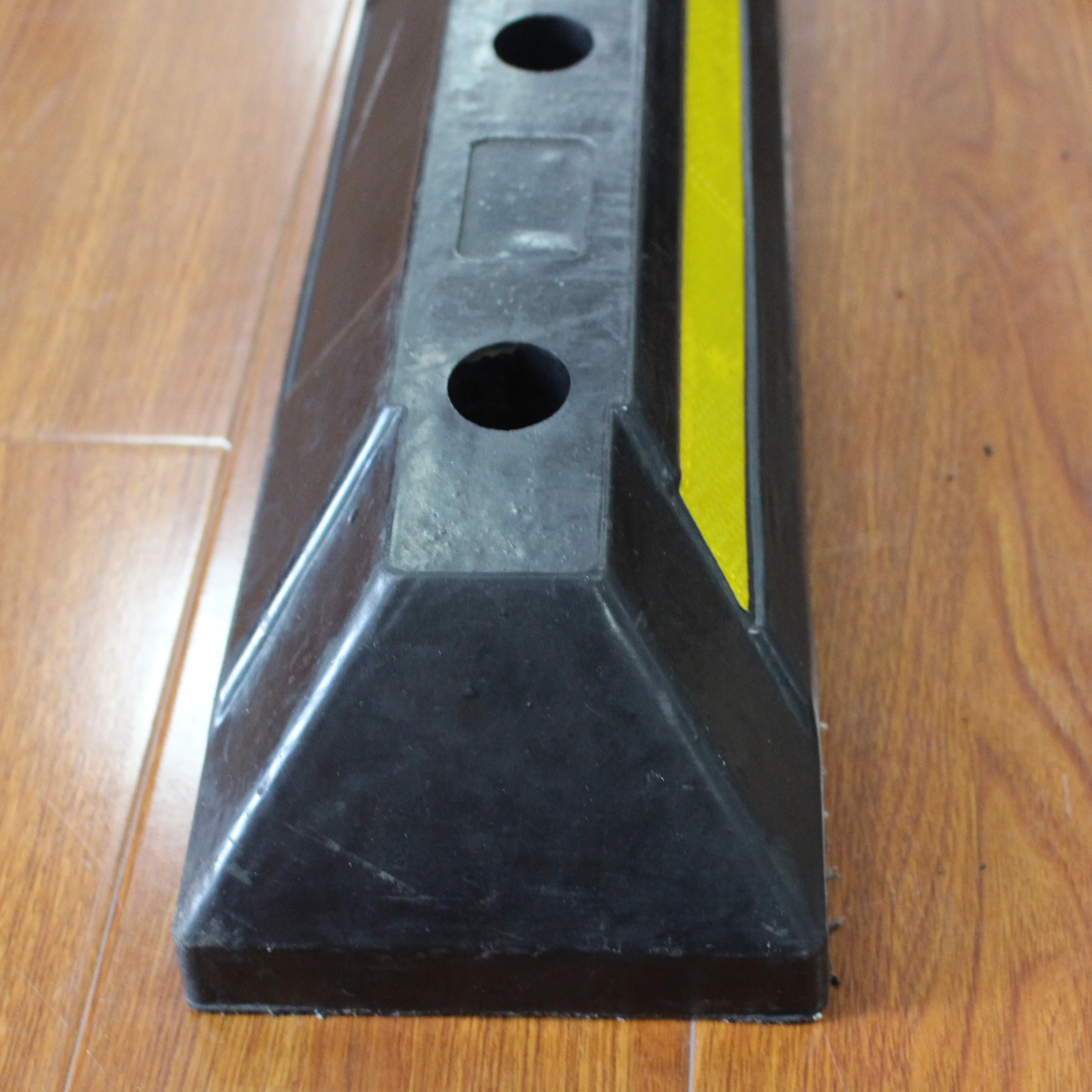 Малайзия Горячая продажа Длина 560 мм парковочное колесо стоп резиновый автомобильный парковочный стопор