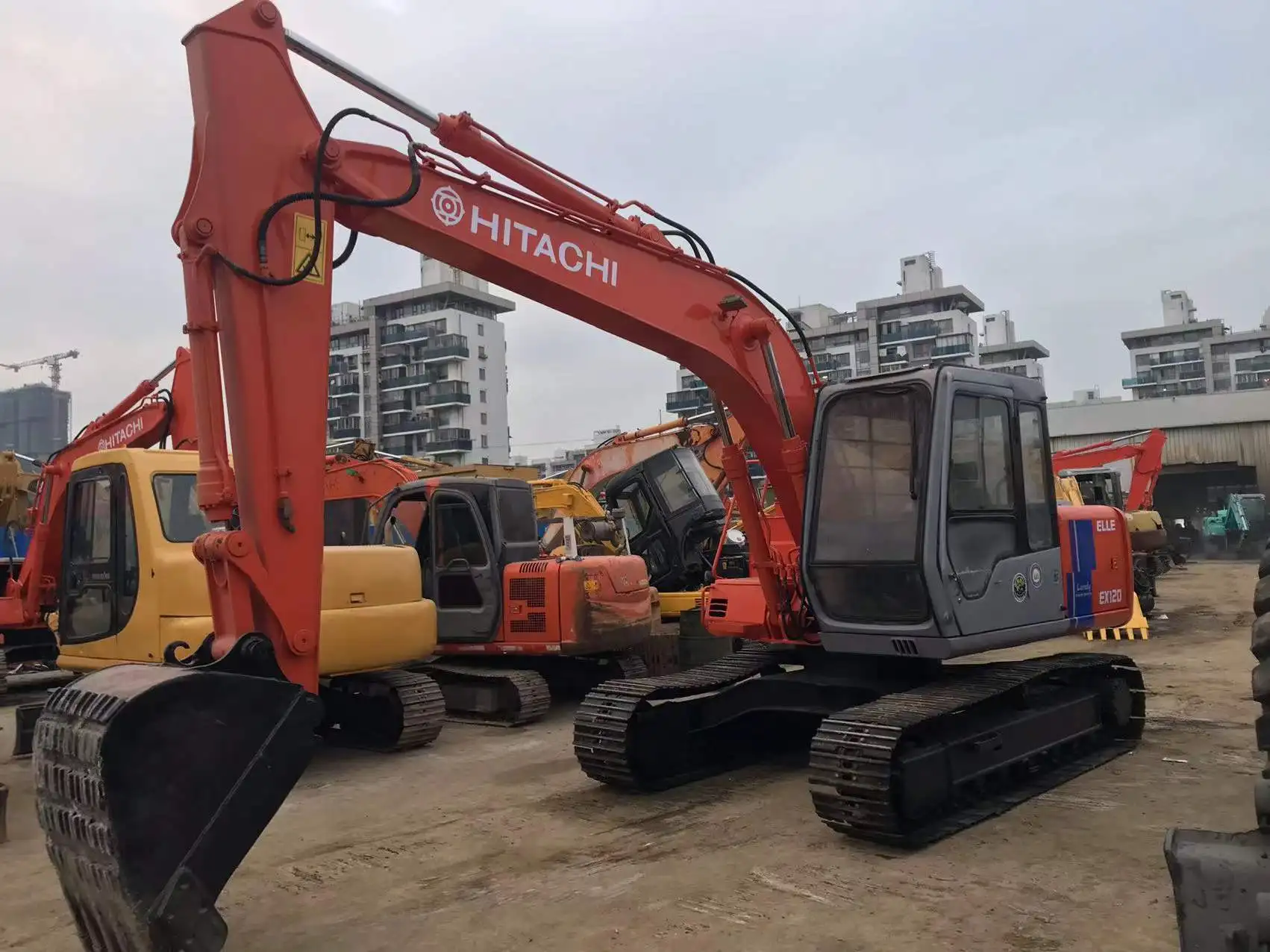 Б/у оригинальный японский экскаватор Hitachi EX120
