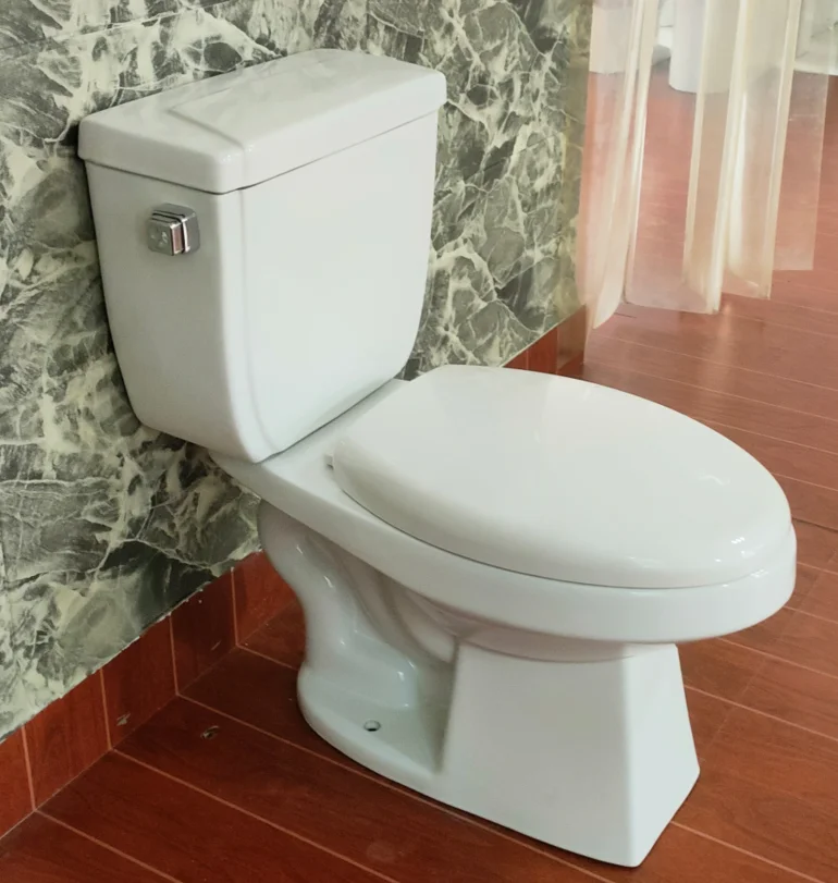 Factory wholesale cheap sanitary ware inodoro elongated toilet set bathroom water closet siphonic 2 two piece ceramic wc toilet