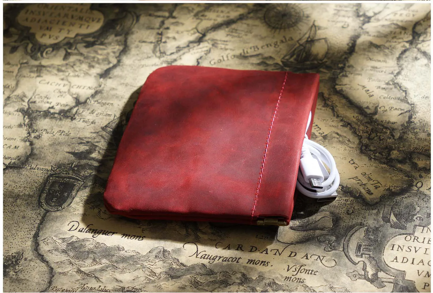 Full Grain Crazy Horse Leather Customized Engraved Logo Squeeze Coin Purse Pouch Change Holder For Women&Men