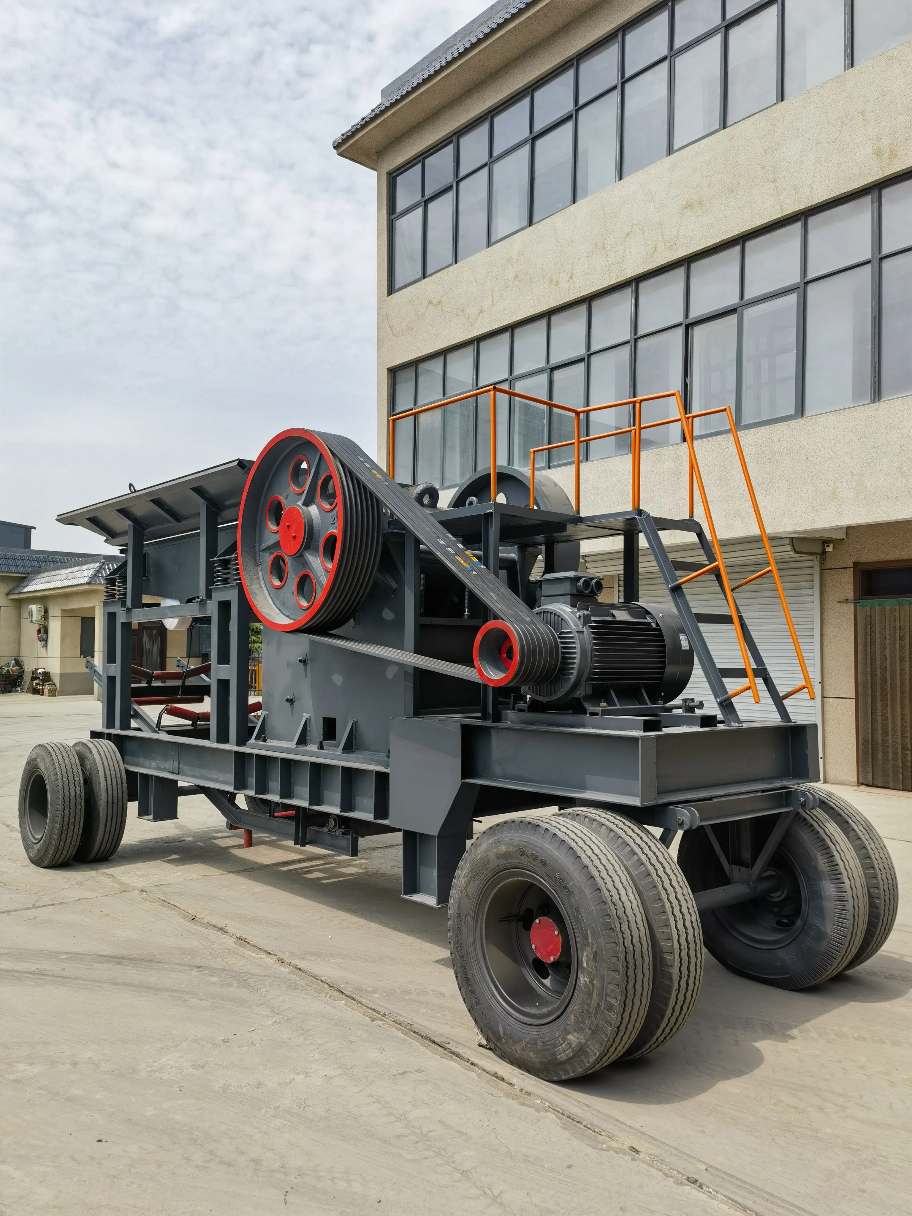 Hot Sale New Diesel Engine Jaw Crusher with Customizable Vibrating Feeder Conveyor for Manufacturing Plants Core Component Motor