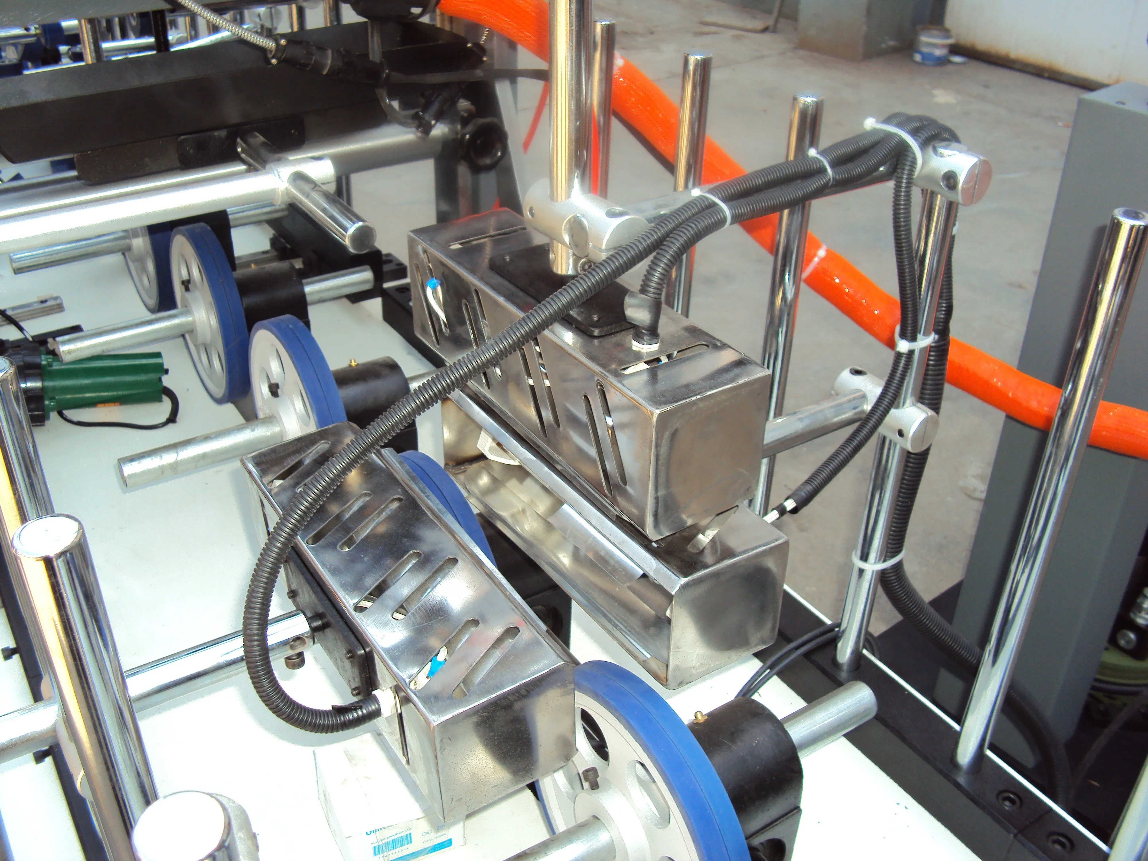 Customized PUR Profile Wrapper Veneer Laminating Profile Wrapping Machines