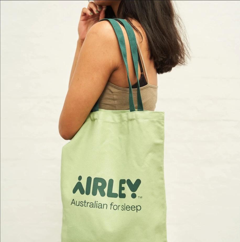Reusable Customized letter Logo Embroidery Cotton Canvas Two-Tone Accent sporty Gusseted Tote Bag with front pocket