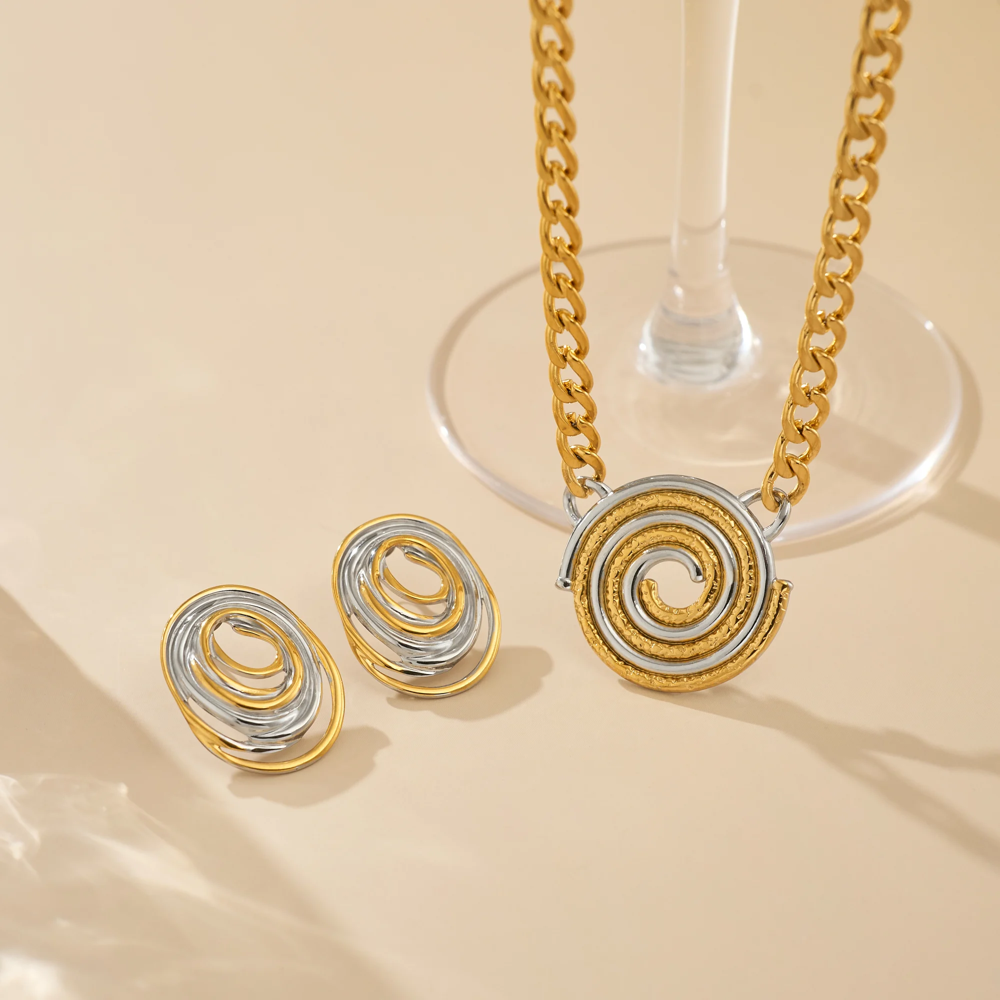 Dazan New Winter Ins 18k Gold Plated Stainless Steel French Ring Modern Design Mixed Round Pendant Cuban Lady Banquet Necklace