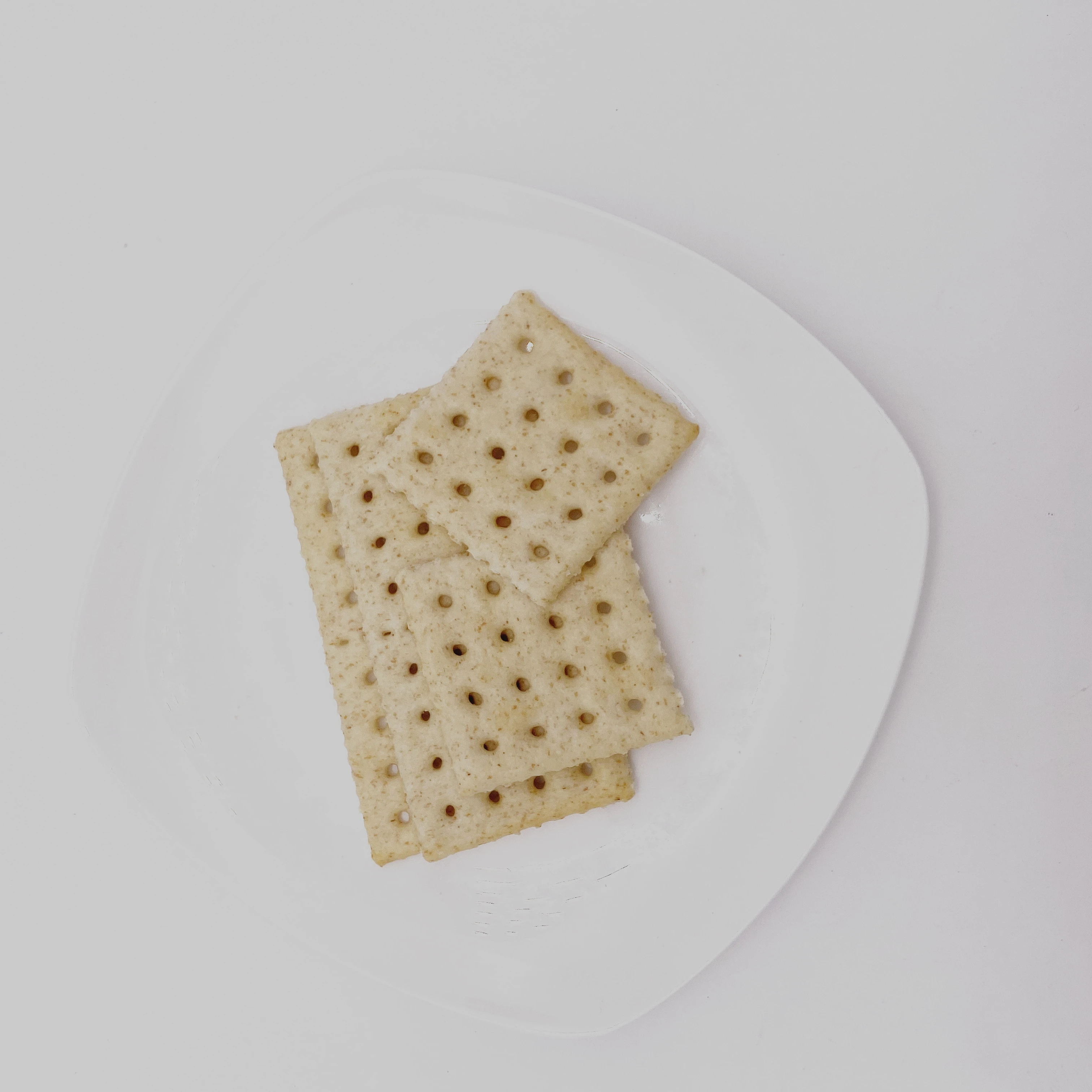 450 gram OEM Hot Selling family big delicious whole wheat high fiber cheap biscuits soda crackers