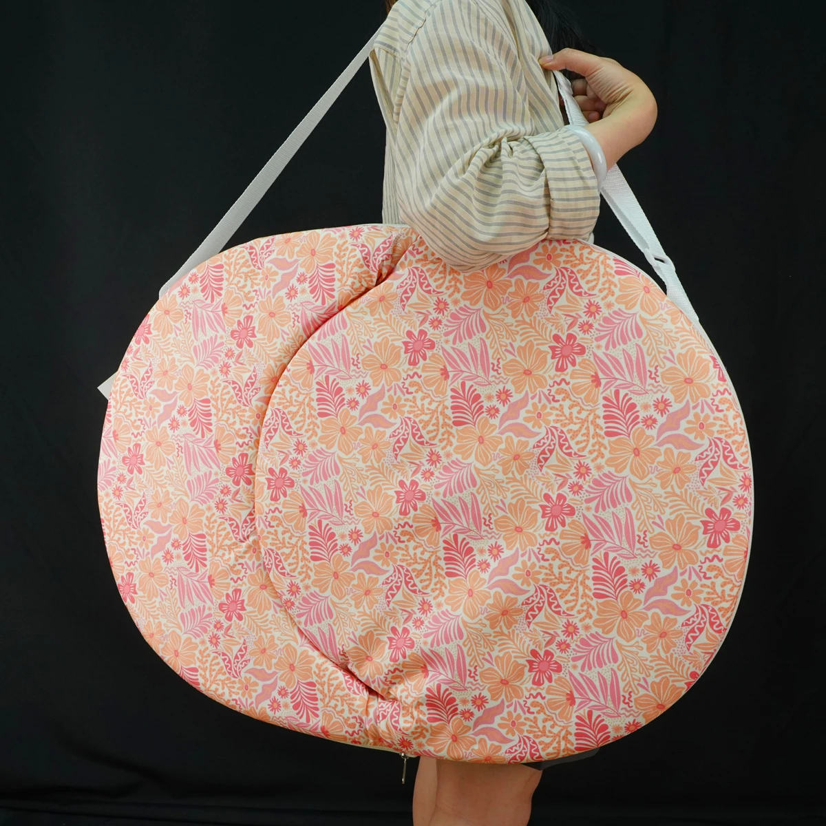 Wholesale armless portable recreation stadium recliner folding positions bleachers seating outdoor oxford beach chair with strap