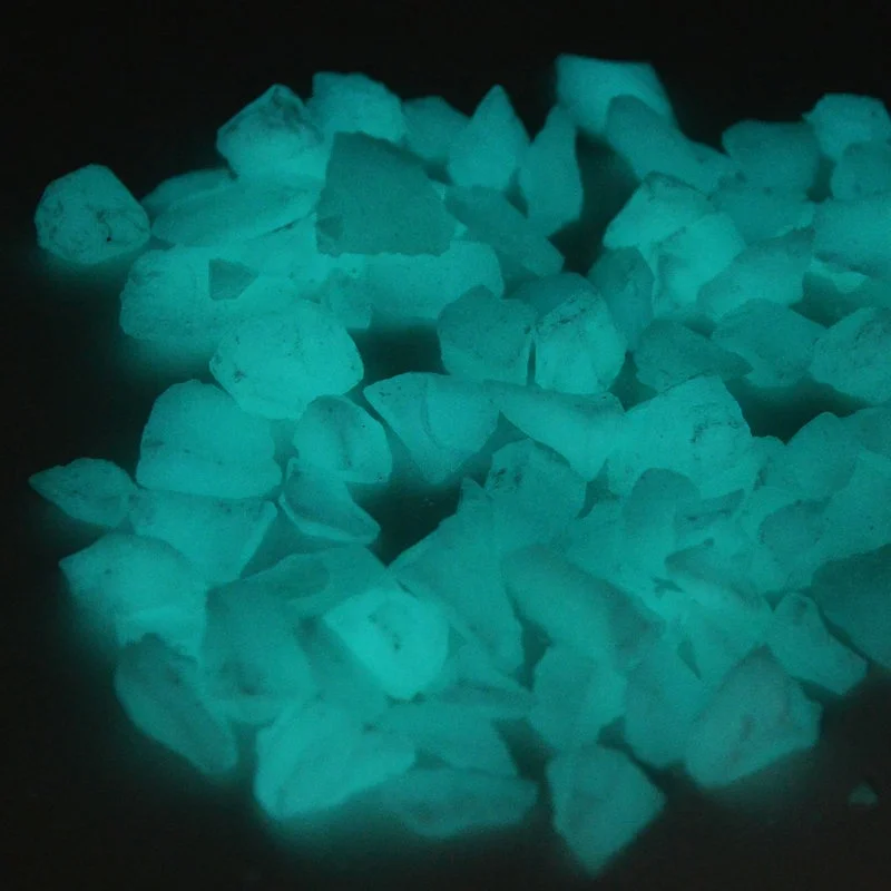 wholesale glow in the dark glass sand blue green luminous crushed glass chips for terrazzo concrete floor