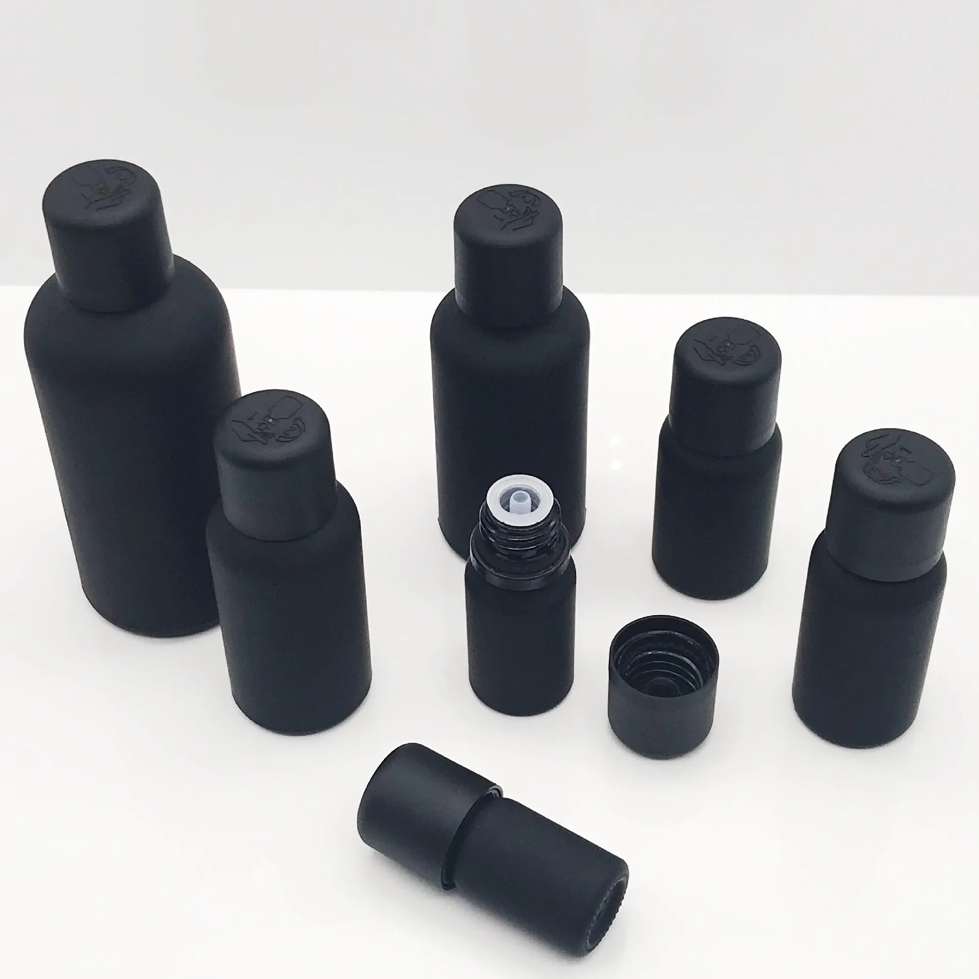 Custom 1 oz 2 oz 30 ml 60 ml 15ml 60ml Essential Oil Glass Dropper Bottle Small Round Empty Clear Black Blue Glass Bottle