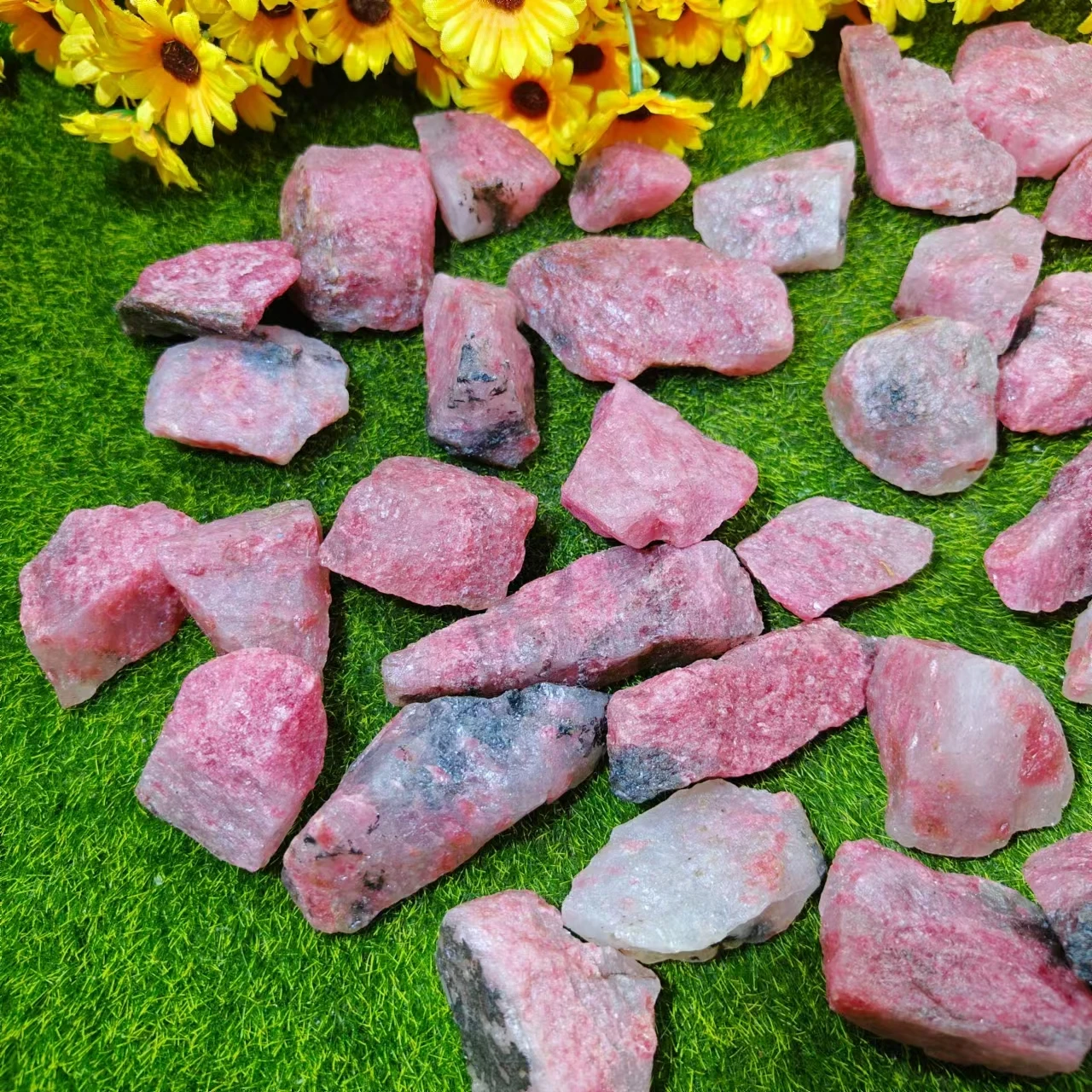 High Quality Natural Crystal Hand Carved Wholesale Rhodonite Raw Stone Crafts For Home Decoration