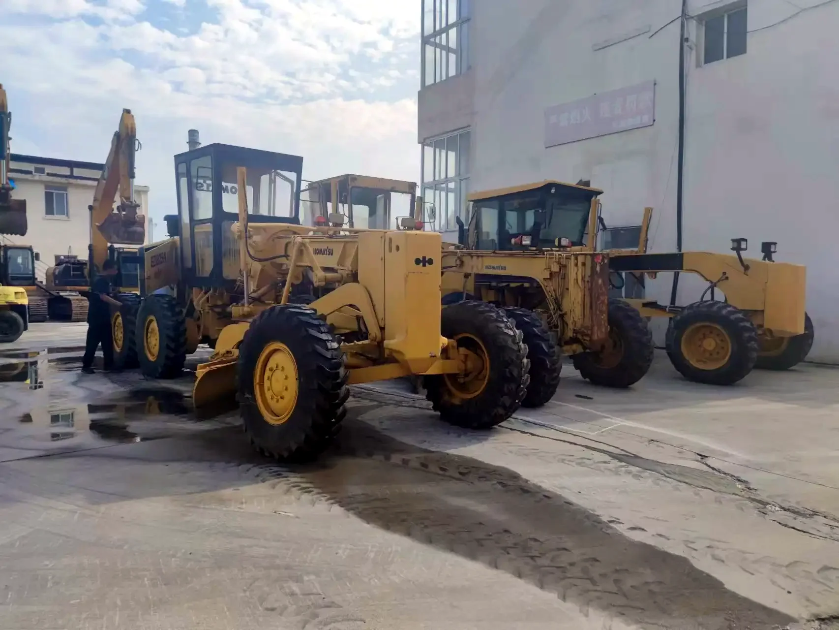 Japan made Komatsu GD825A motor grader road construction tractor, Komatsu GD825 road graders GD825A in China