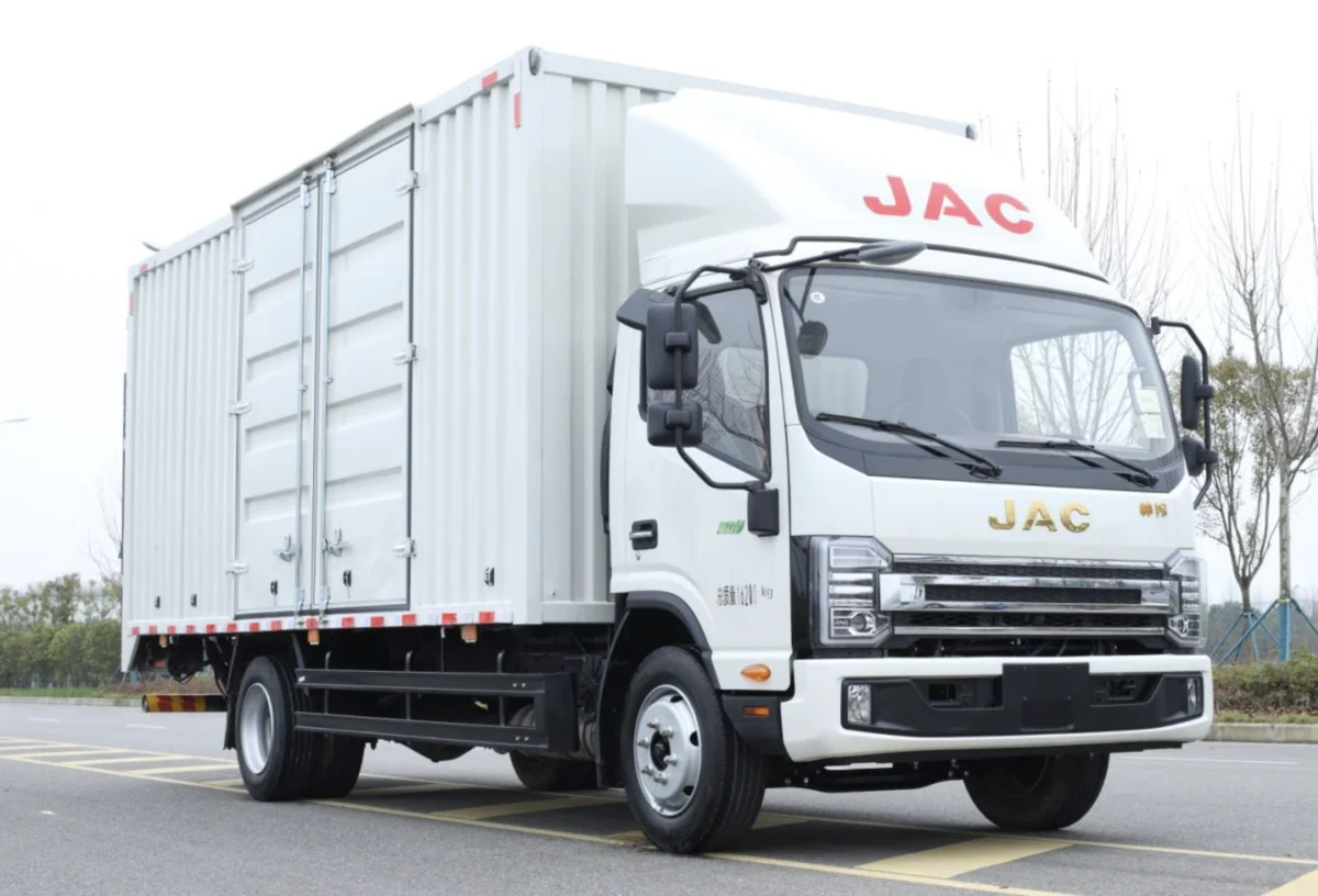 2021 New Chinese Chenglong 4x2 180hp Box Cargo Truck Euro5 Van Light Truck