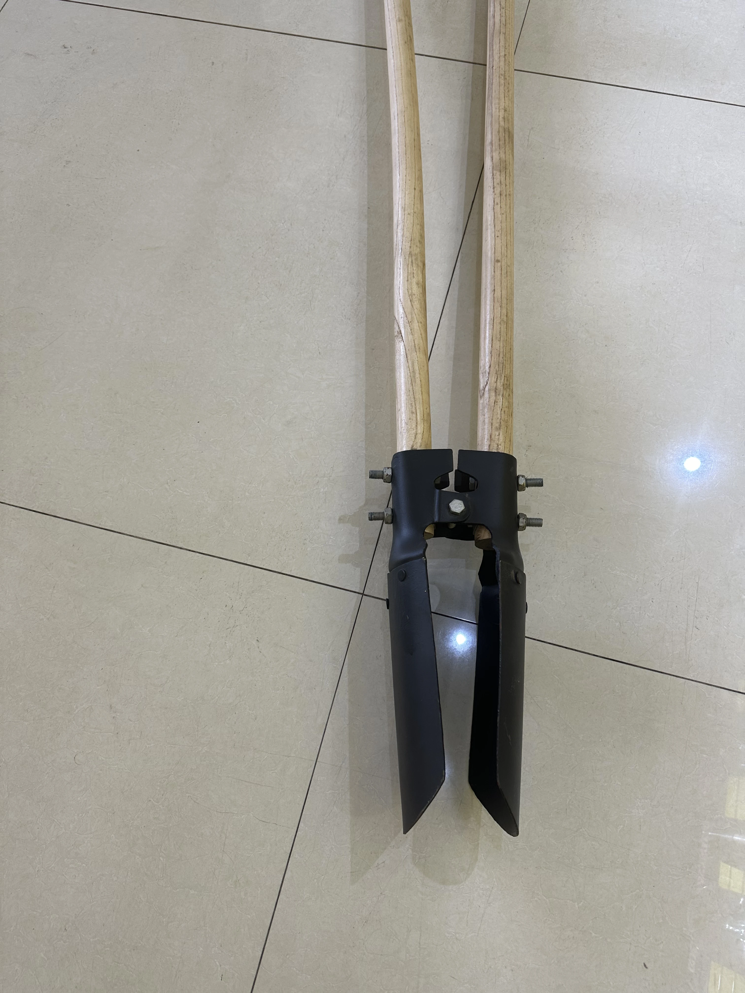 Factory Price Farm Tools Post Hole Digger With Wooden Metal Fiberglass Handle