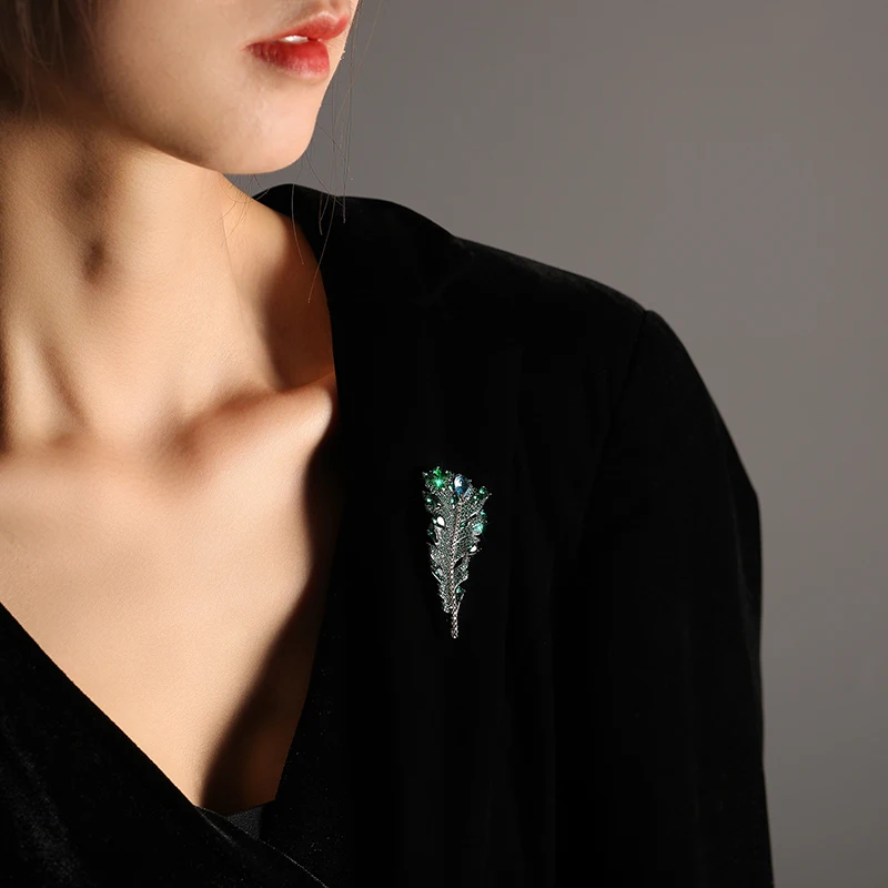 Clearance Sale Luxury Vintage Gun Black Plated Copper Jewelry Leaves Brooch Zircon Feather Brooches