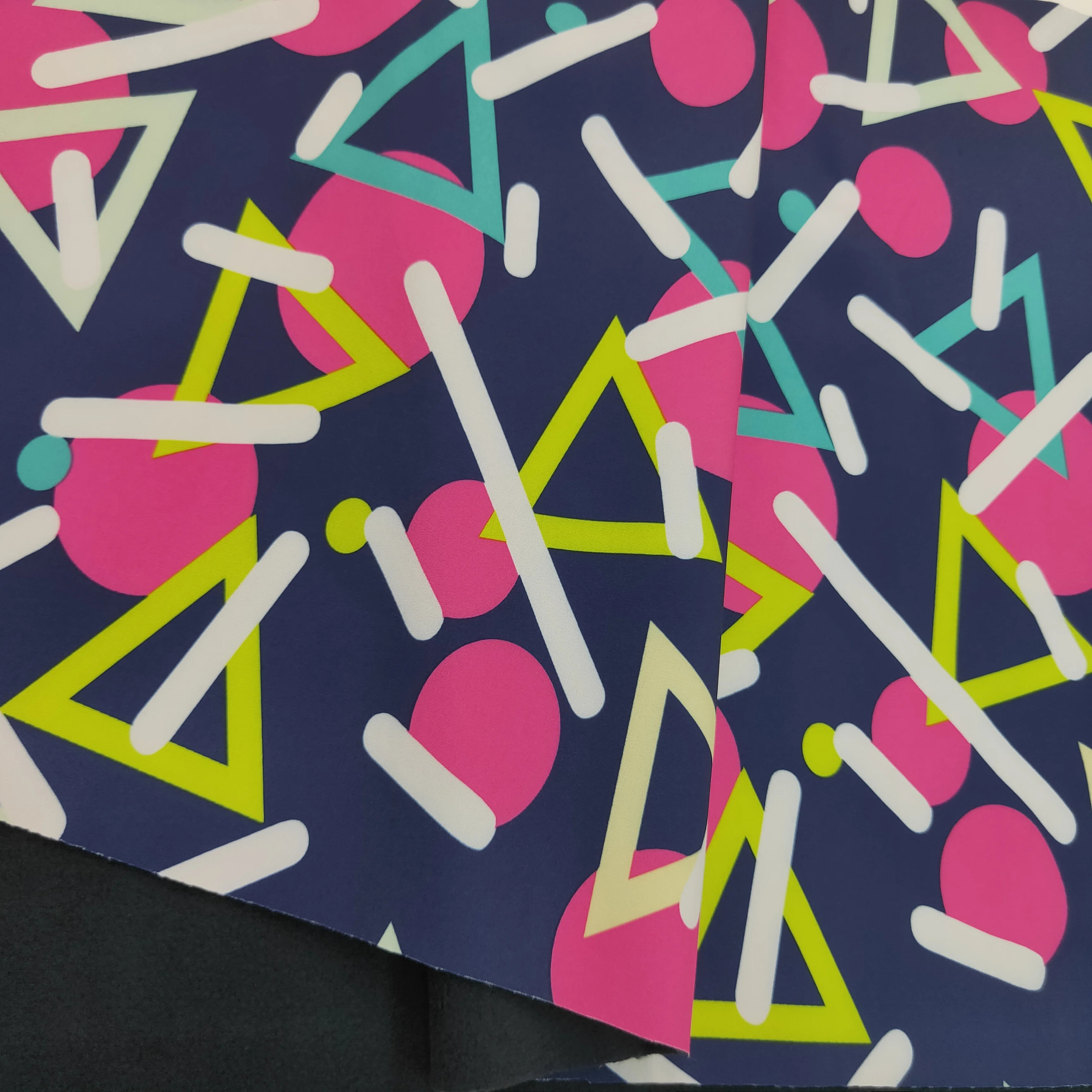 Хорошее качество 4 трикотажная ткань растягиваемая в обоих направлениях водонепроницаемые набивные ткани из полиэстера и спандекса с флис склеивания для