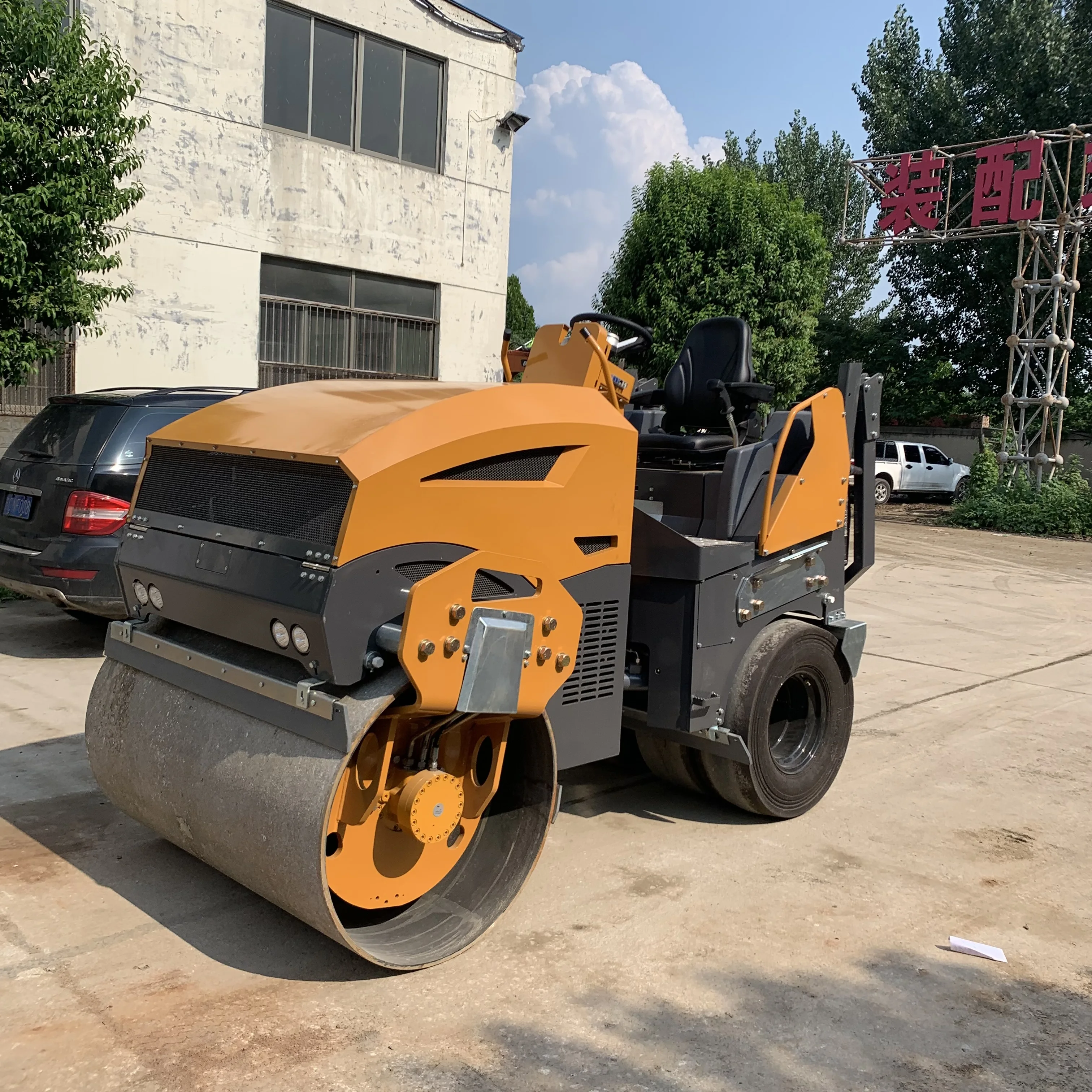 Construction Machinery 2 Ton 3.5 Ton 5 Ton Rubber Tire Roller Diesel Hydraulic Vibratory Roller Asphalt Road Compaction