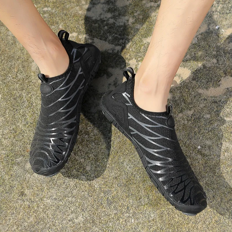 Hot selling beach swimming and wading shoes quick drying five finger yoga shoes, fitness snorkeling casual couple barefoot shoes