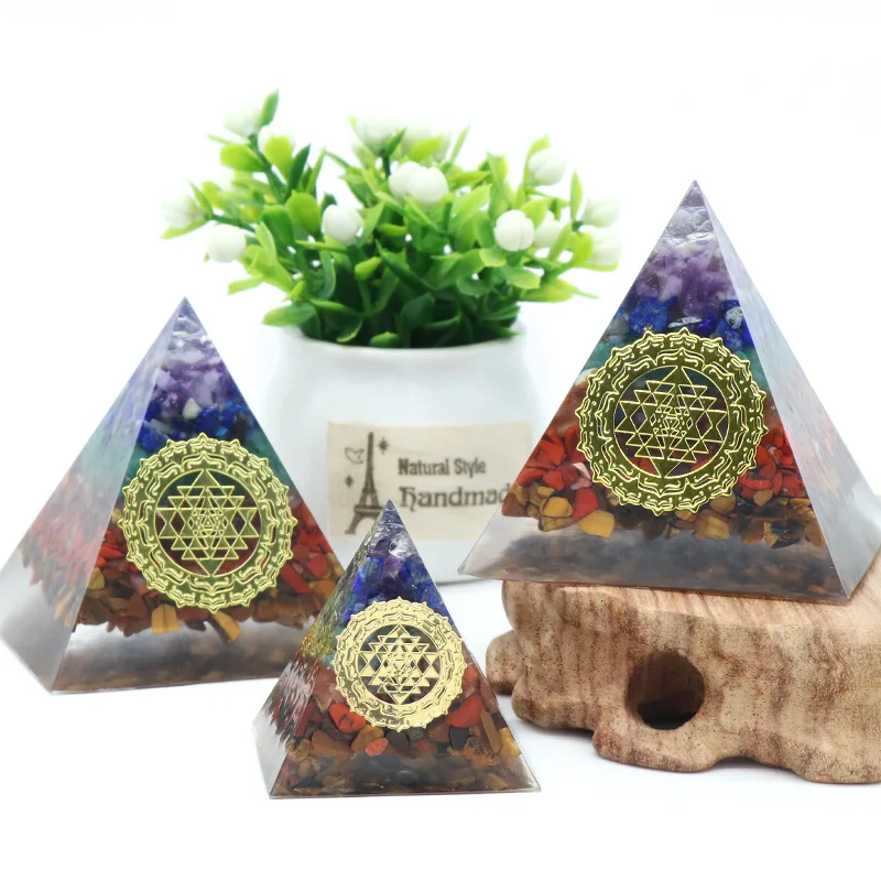 New Crystal Crafts  Crystal chakra Energy Generator Orgone Pyramid For Decoration Orgonite Crystal Glass Pyramid For Healing