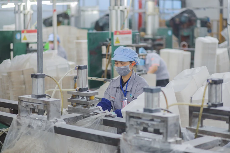 LUZHOU Natural Sugarcane Bagasse Renewable Plant Fiber Tree Free 3-Compartment Clam Shell Container