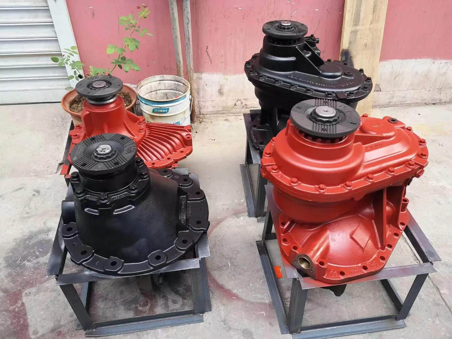 SHACMAN Truck bridge box Truck spare parts Middle axle rear axle AC16axle wg9981320436 HOWO Inter axle differential housing