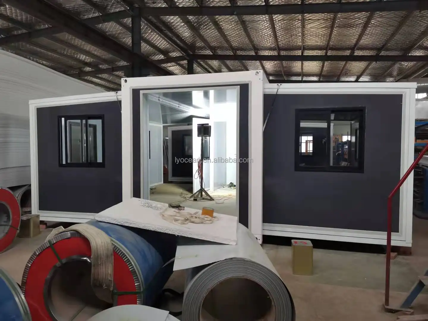 module 20ft 40ft prefab light steel structure frame shipping container design bungalow house in saudi arabia