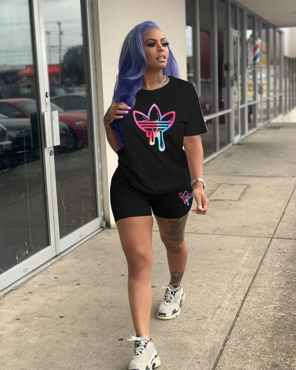 Two piece set of short sleeve short sleeve shorts printed with solid color pattern