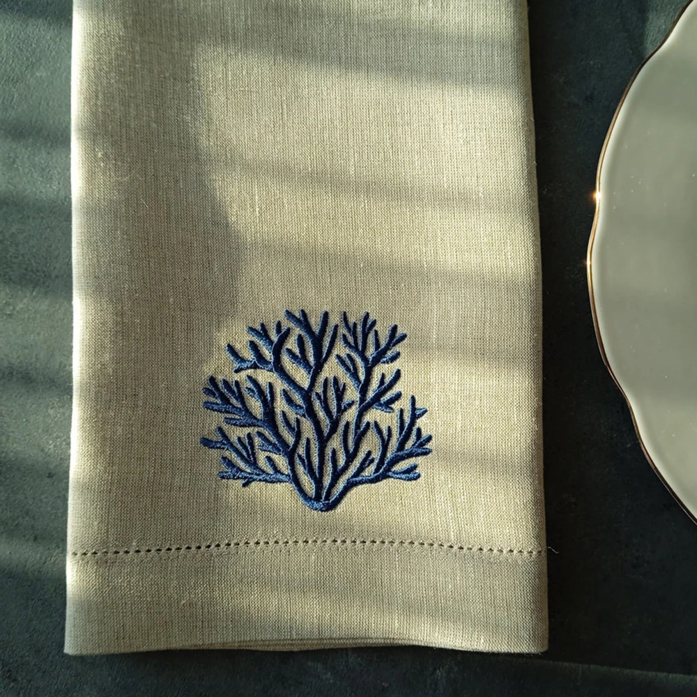 Wholesale Classic Customized pattern tablecloth for Dining tassel wedding hemstitch Embroidery linen Napkins for hotel