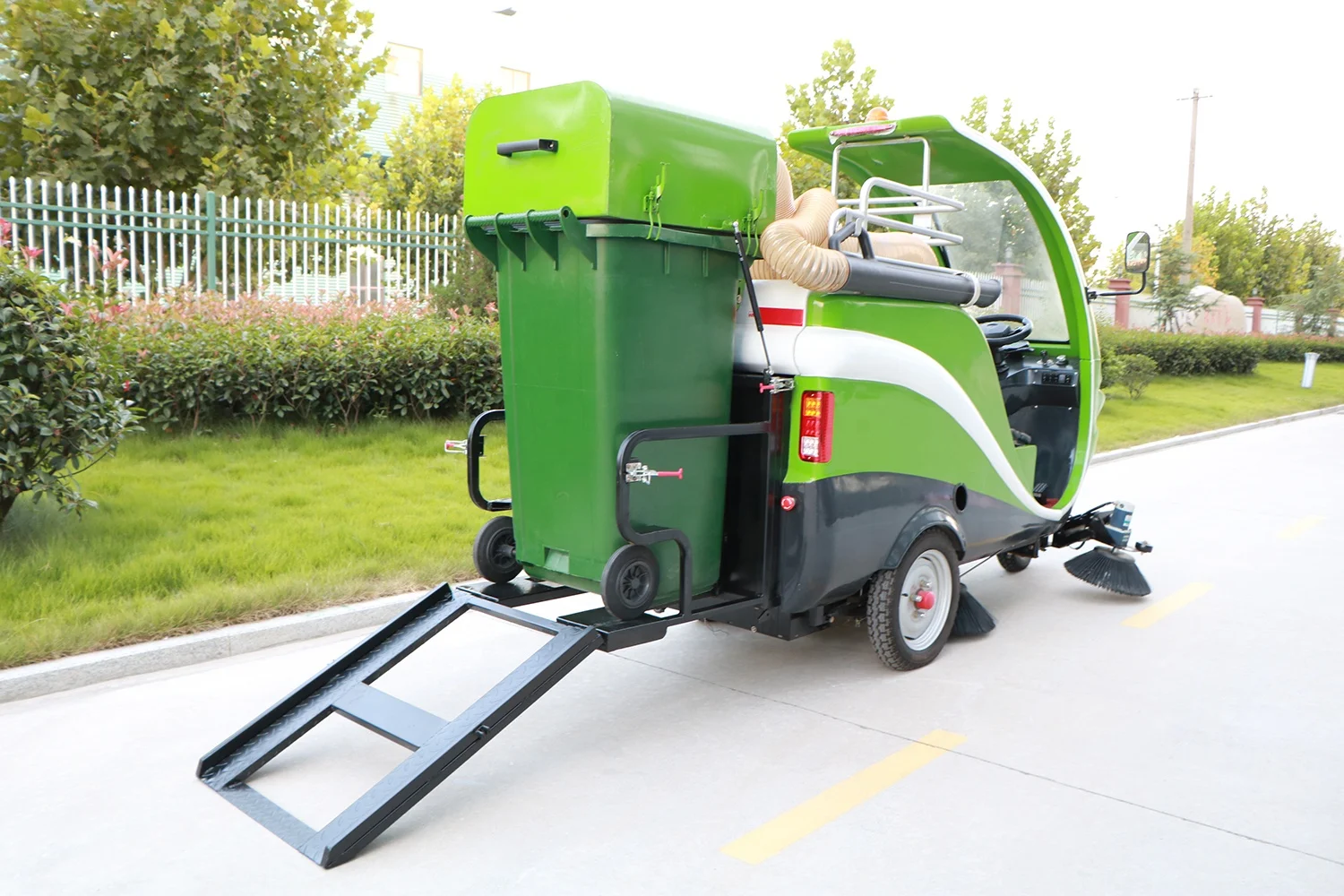 Professional Manufacturer Industrial Small Street Road Sweeper Garbage Collect Electric Car