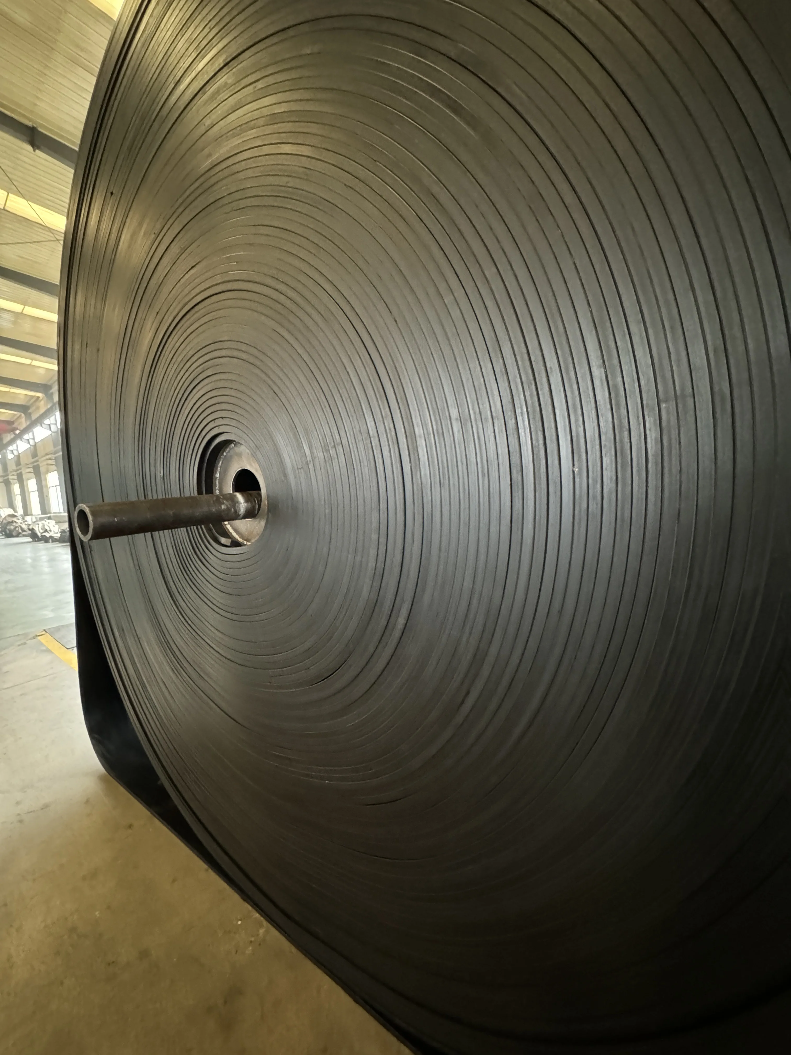 China-Made Flat Conveyor Rubber Belts Aggregate Transport Concrete Mixing Plant Cutting Moulding Machine Transmission Belt