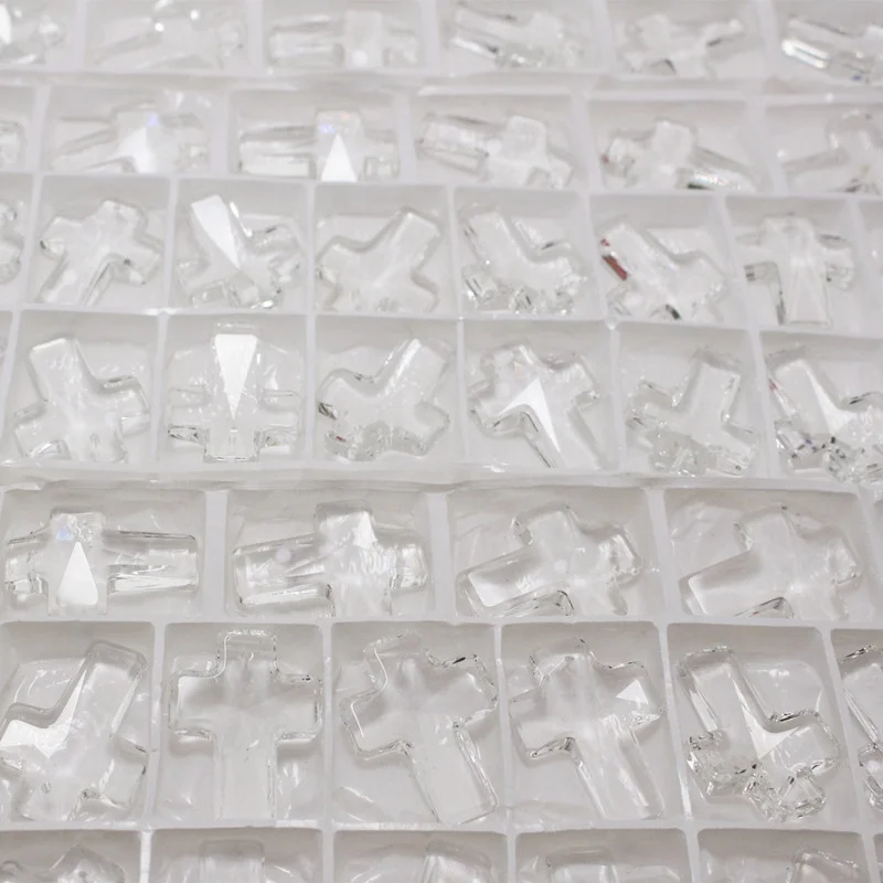 2024 wholesale Fashion Faceted hot Cross Crystal Beads glass beads crystal cross pendants necklace k9 crystal beads