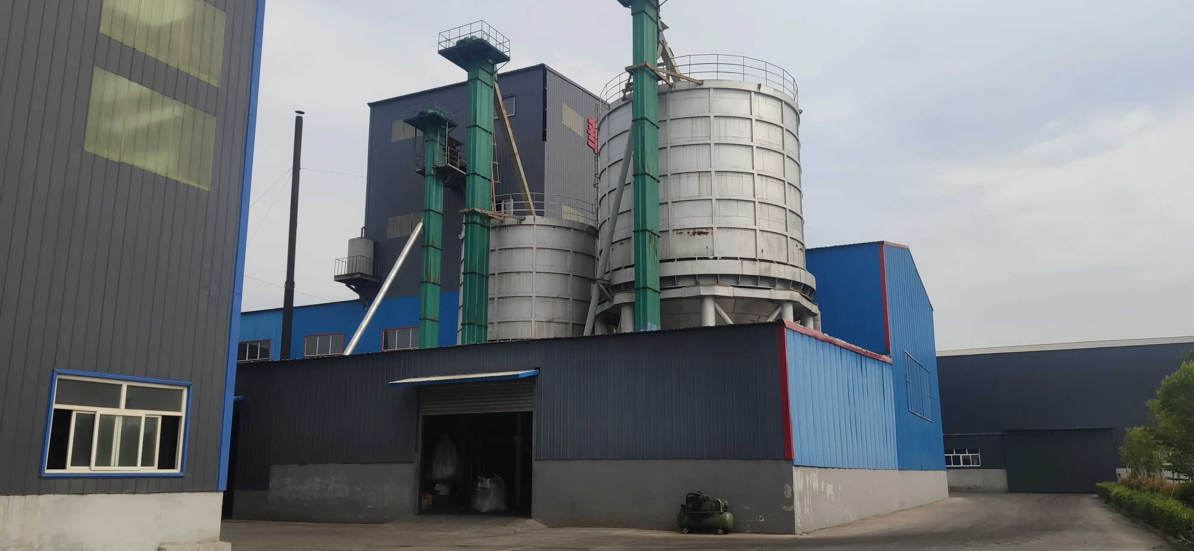 Ultra High Power  Graphite Electrode Electric Arc Furnace and Ladle Furnace Steel Iron Metal Melting 650-800 mm