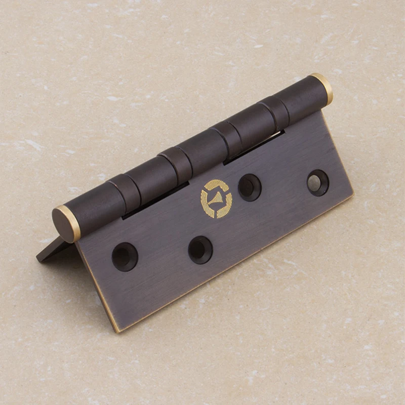 In Stock Classic Elegance Brass Door Hinge Set for Doors with Timeless Style