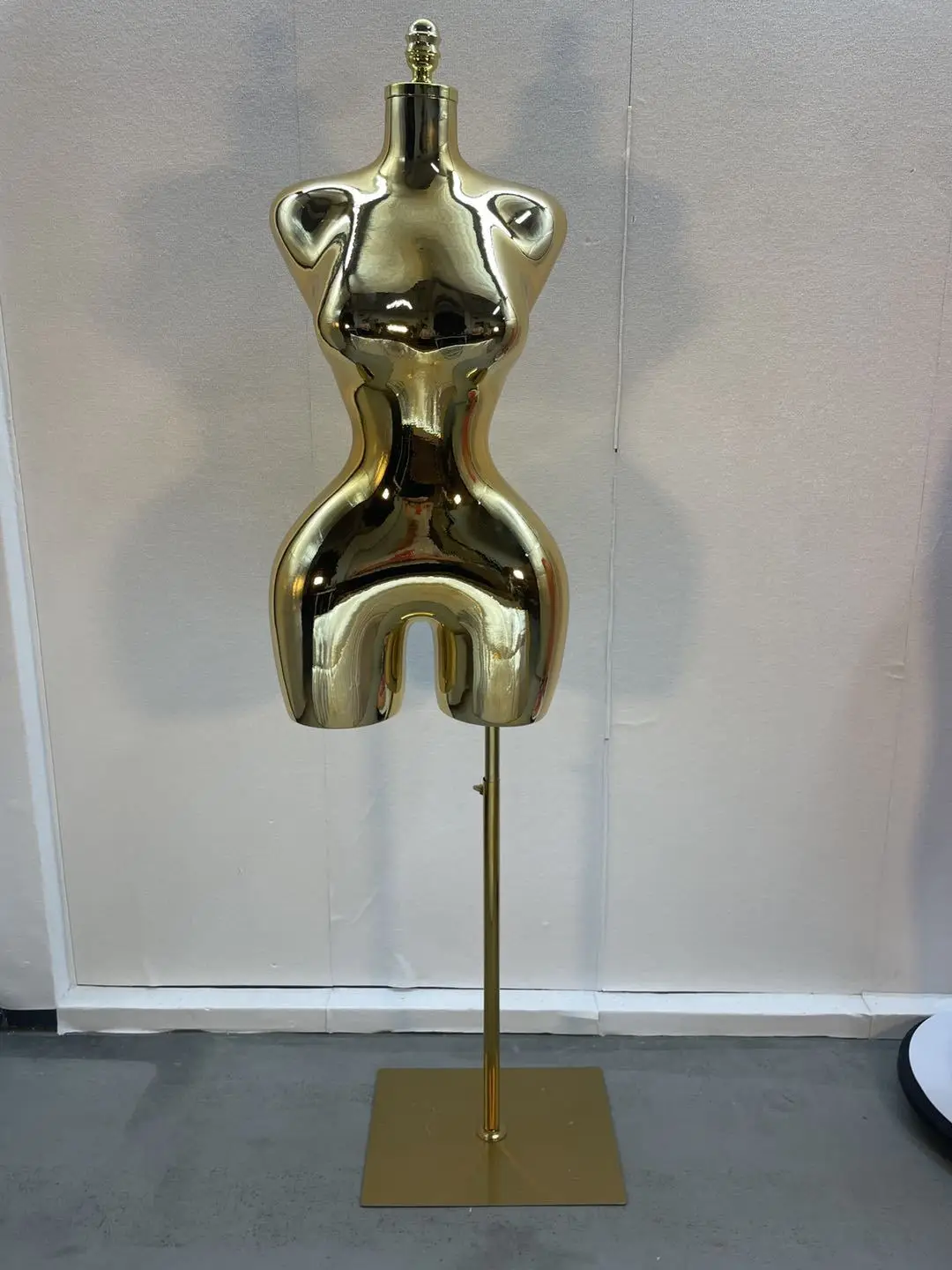 Роскошный позолоченный женский манекен торса с подставкой | Абстрактный глянцевый дисплей для одежды и нижнего белья