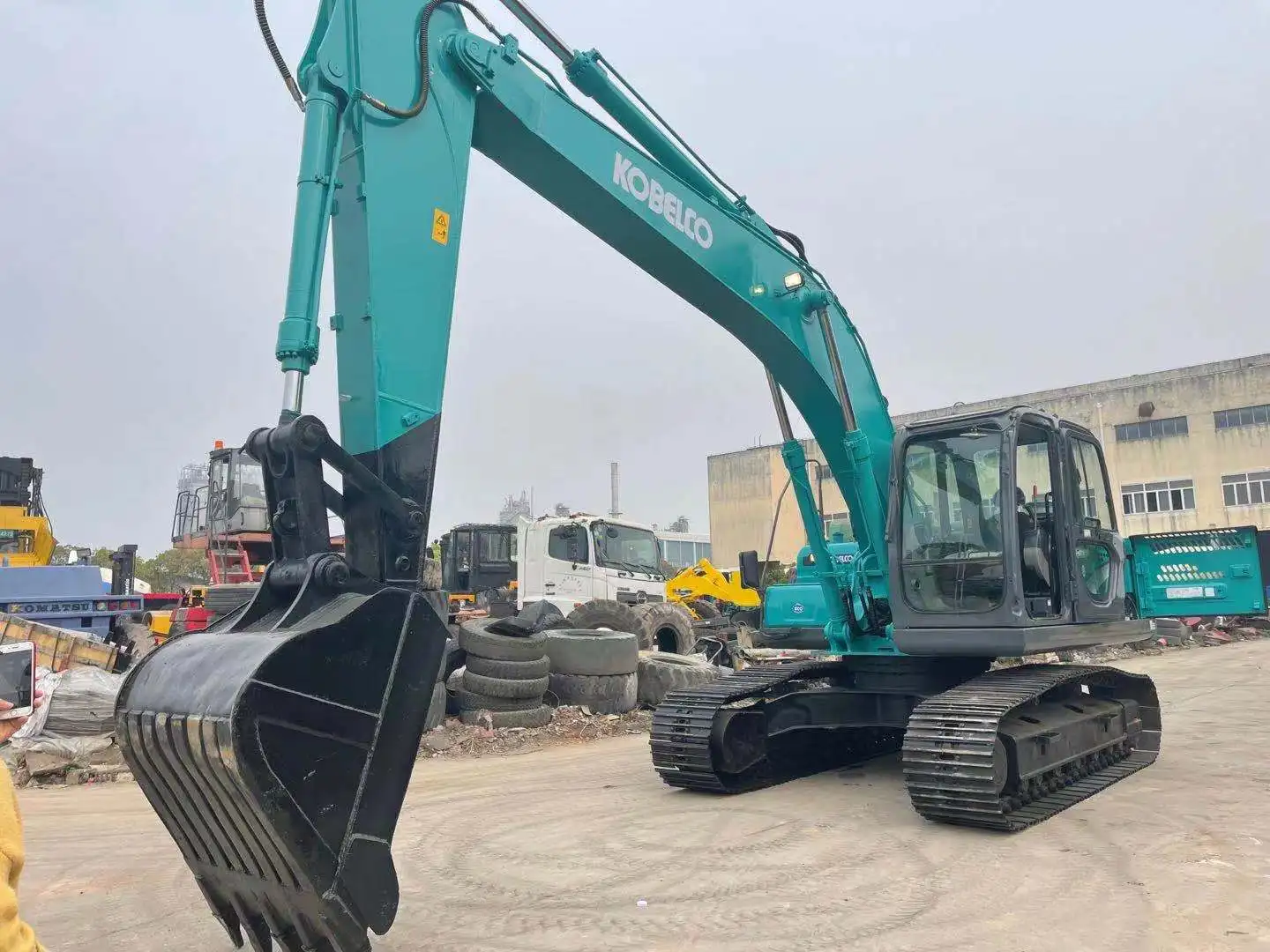 Used excavator Kobelco sk200 / kobelco excavator sk200-6 sk200-8 good excavator for sale