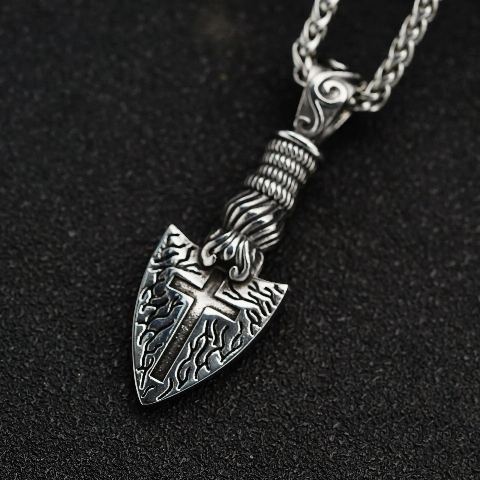 2023 Hot Selling Stainless Steel Necklace Flame Vintage Cross Punk Holy Spear Head Spear of Destiny Pendant Necklace