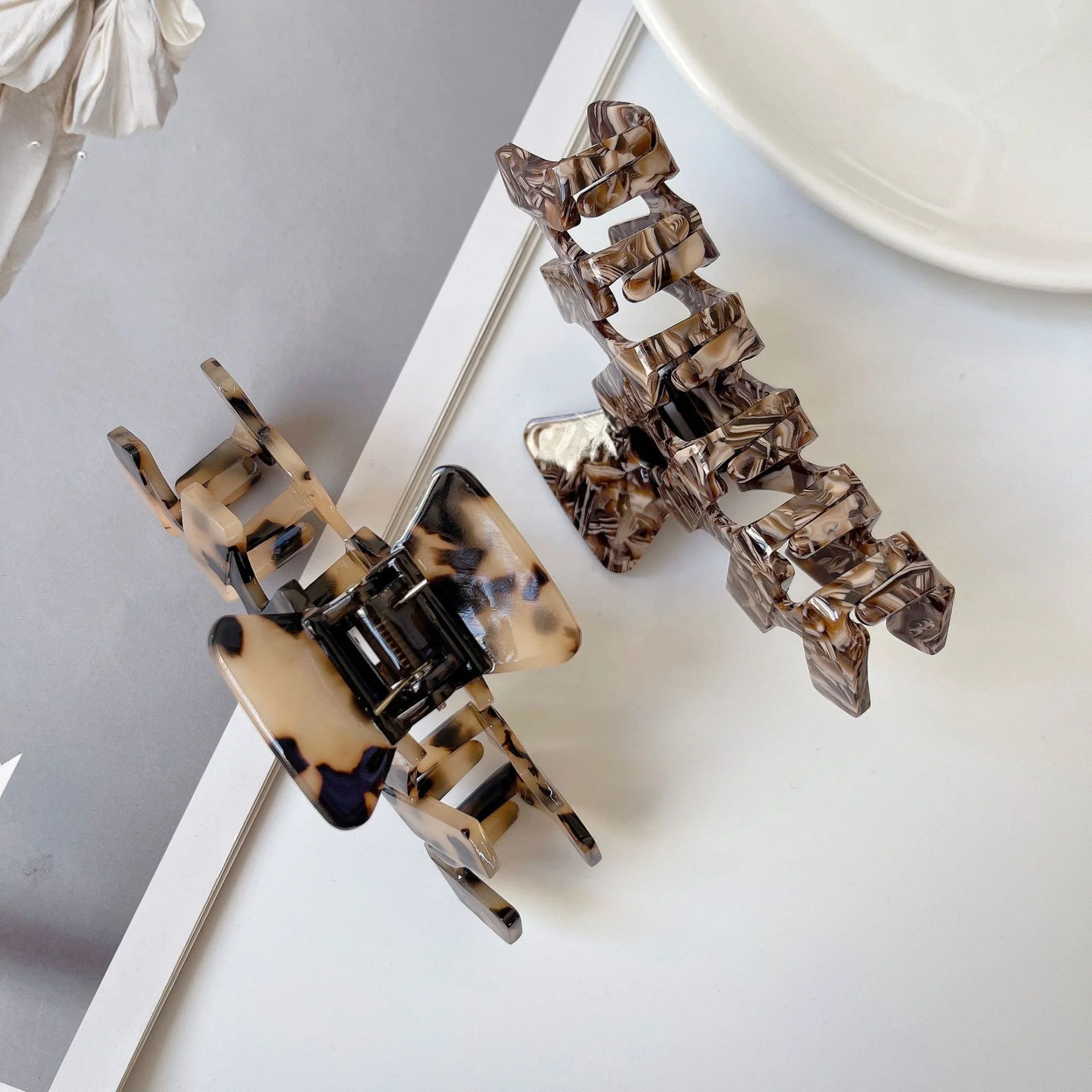 Custom Logo And Color Fashion Big 10.5CM Acetate Hair Claw Clip Lady Elegant Hair Accessories Claw Clips For Women