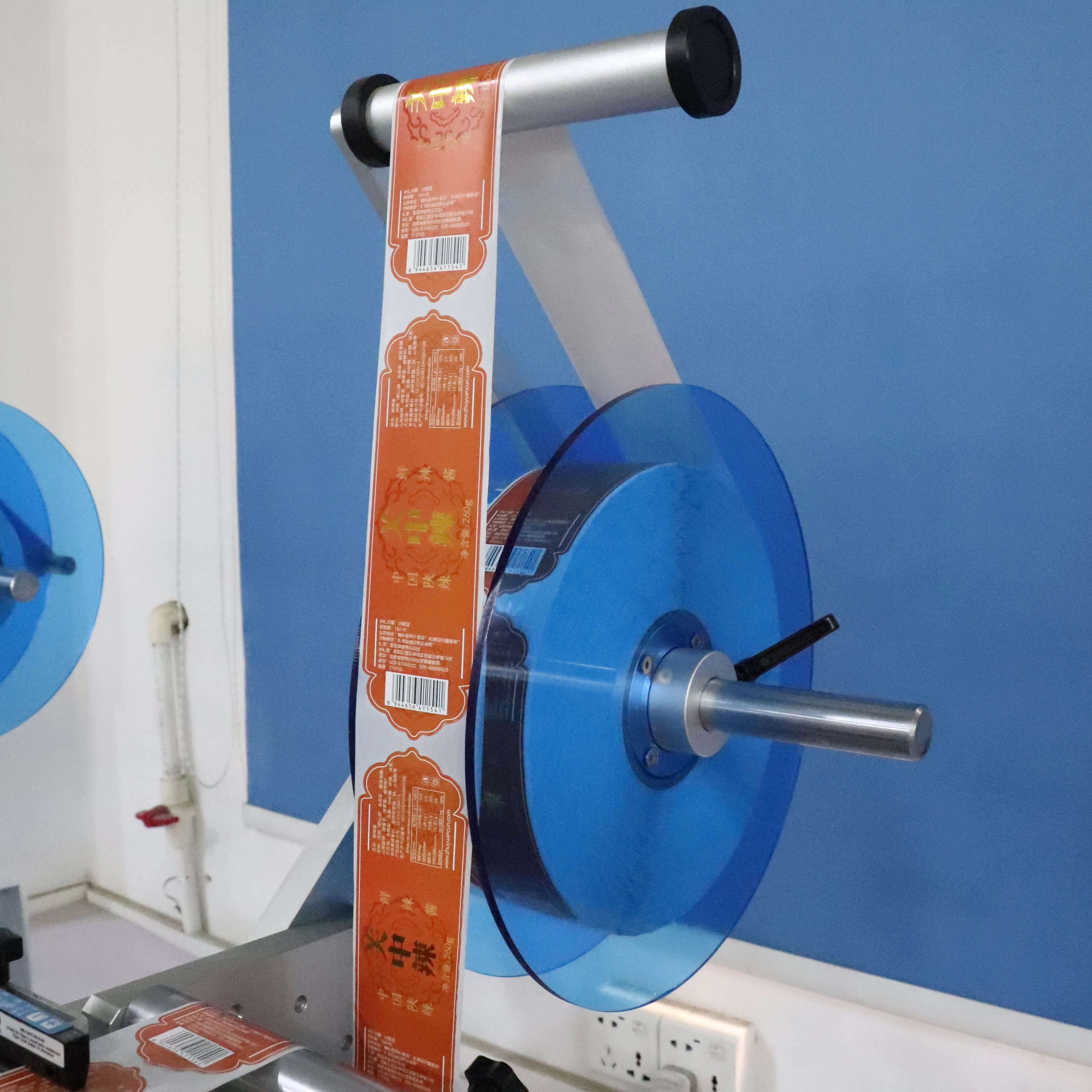 FK616 Glass Jar Sticker Square Soap Detergent Water Bottle Semi Automatic Cans Lighter Round Bottle Labeling Machine