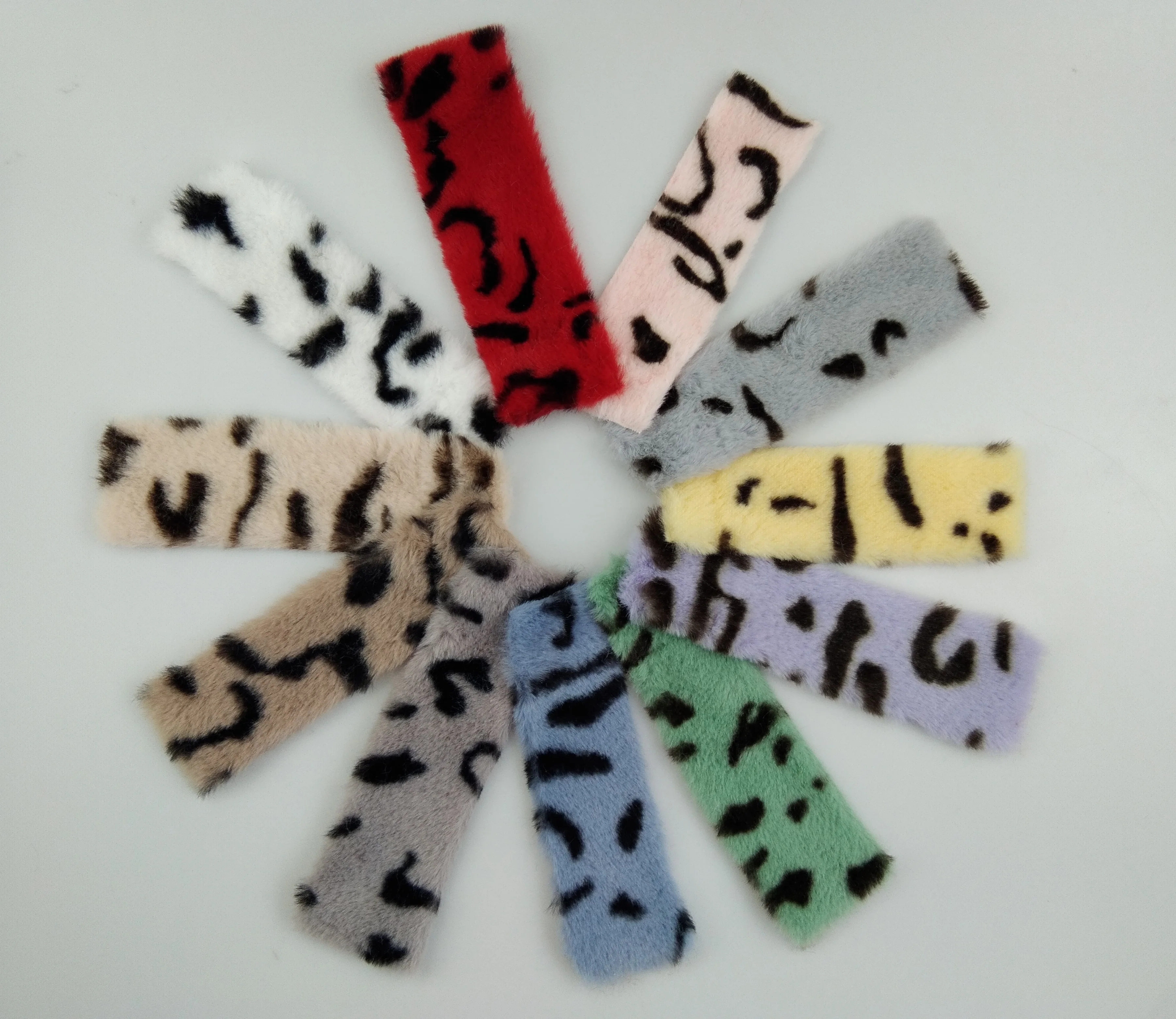 Мягкая пушистая Снежная леопардовая ткань из искусственного меха кролика Красивая плюшевая 100% полиэфирная для одежды/домашнего текстиля/игрушки