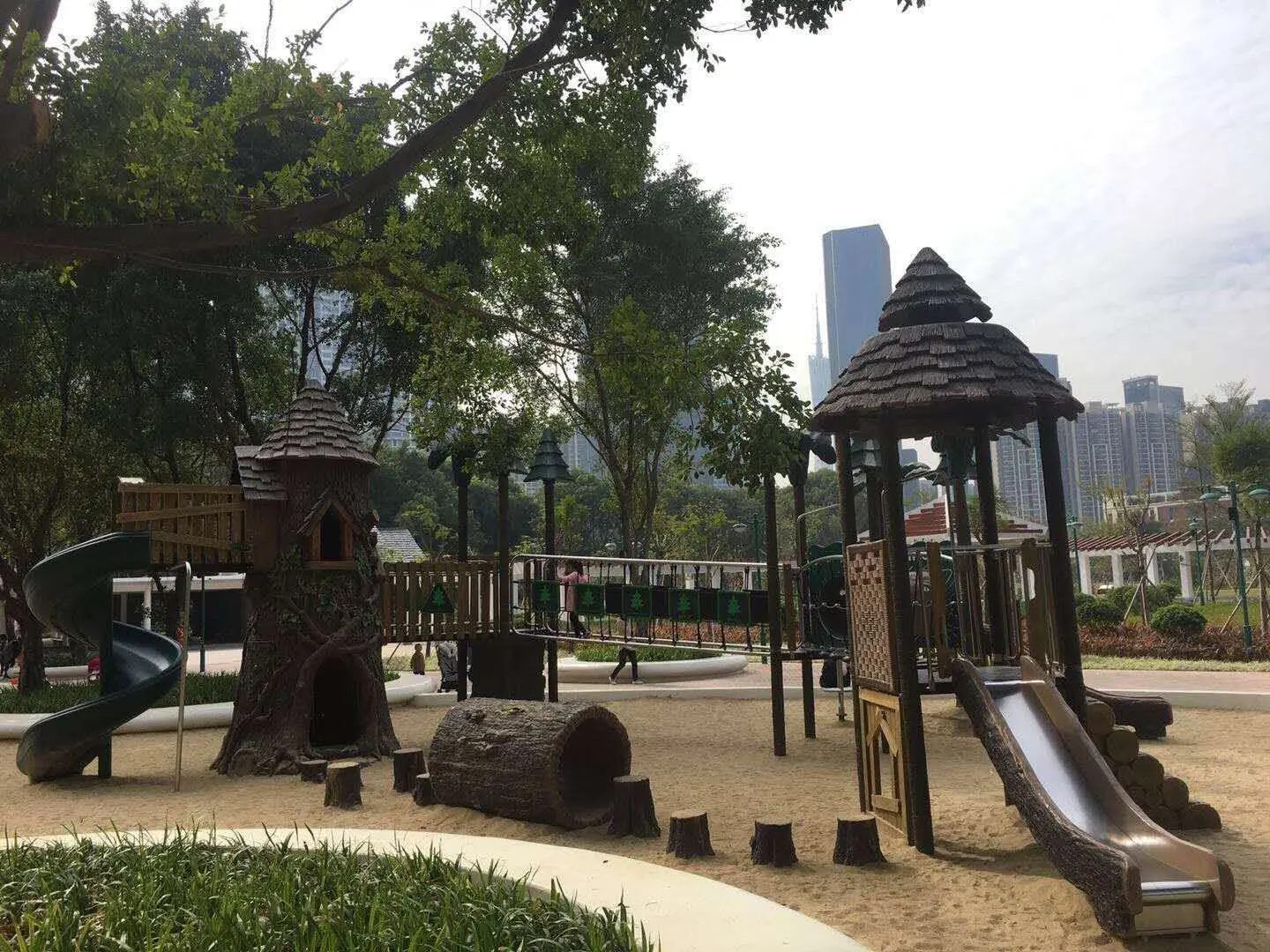 Оборудование для детских игр на открытом воздухе